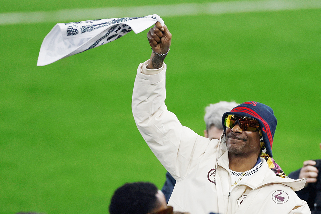 cover Swansea celebrity co-owner Snoop Dogg receives grand welcome on first visit