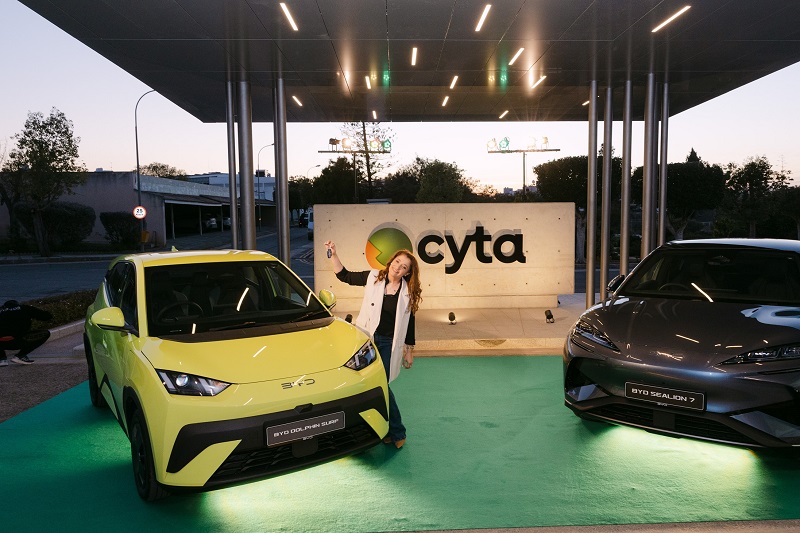 Cyta delivers two electric cars to Cyta & soeasy Rewards draw winners