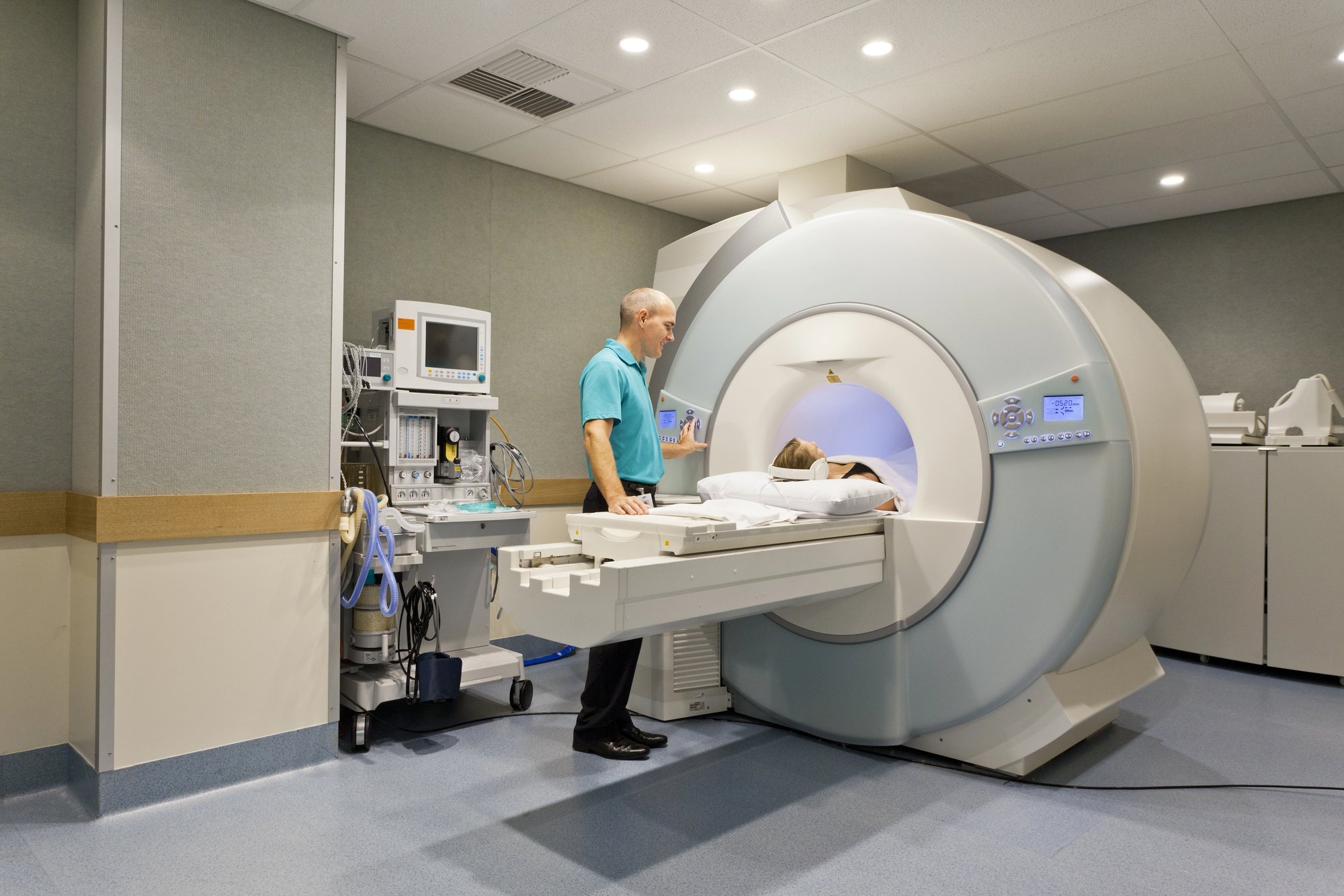 cover Audit office reports 11-hour waits at A&amp;E unit, new CT scanner not operating