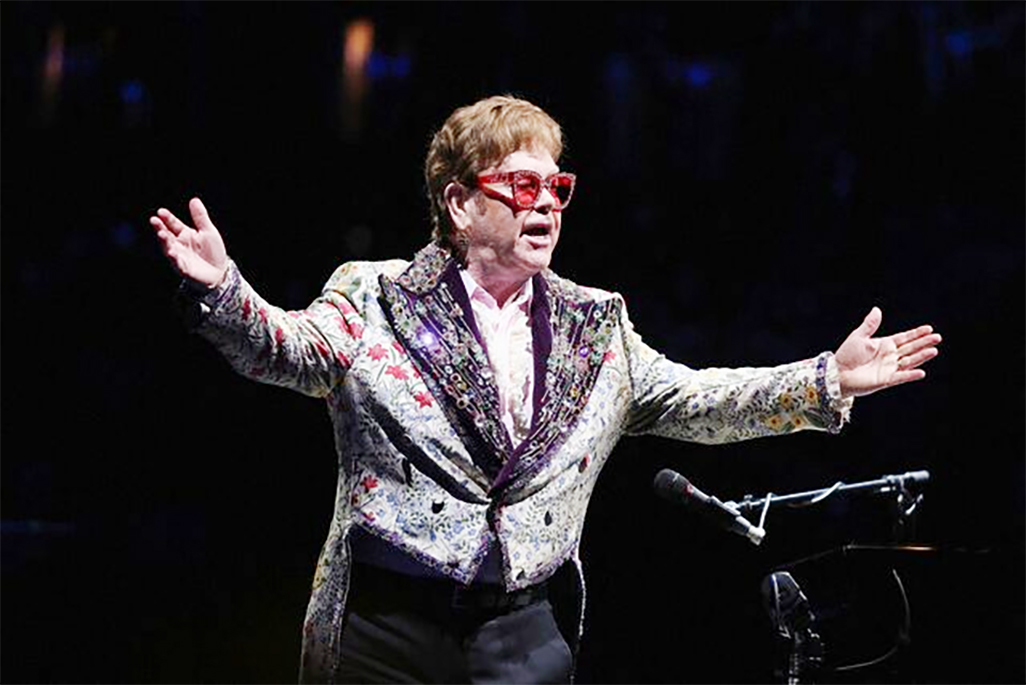 cover Elton John tells UK privacy trial he was &#8216;incensed&#8217; by Daily Mail hacking allegations