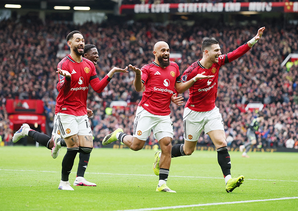 cover Man Utd tighten grip on fourth place with win over 10-man Spurs