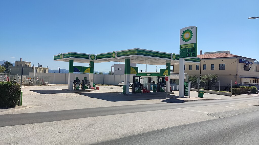 image Greece to cap profit margins on fuel, supermarkets, PM says