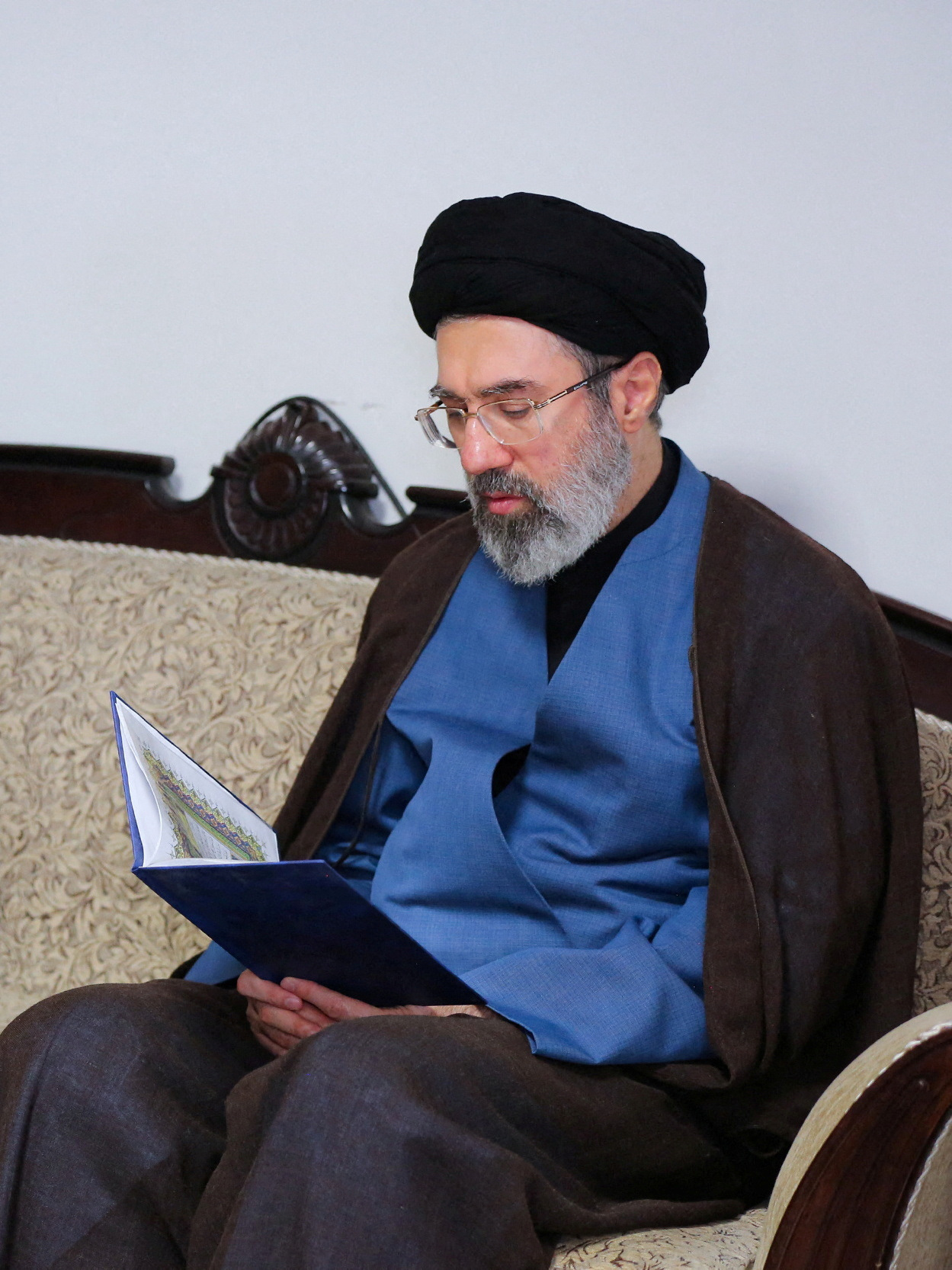 cover Khamenei&#8217;s son Mojtaba is alive and favoured to succeed him, Iranian sources say