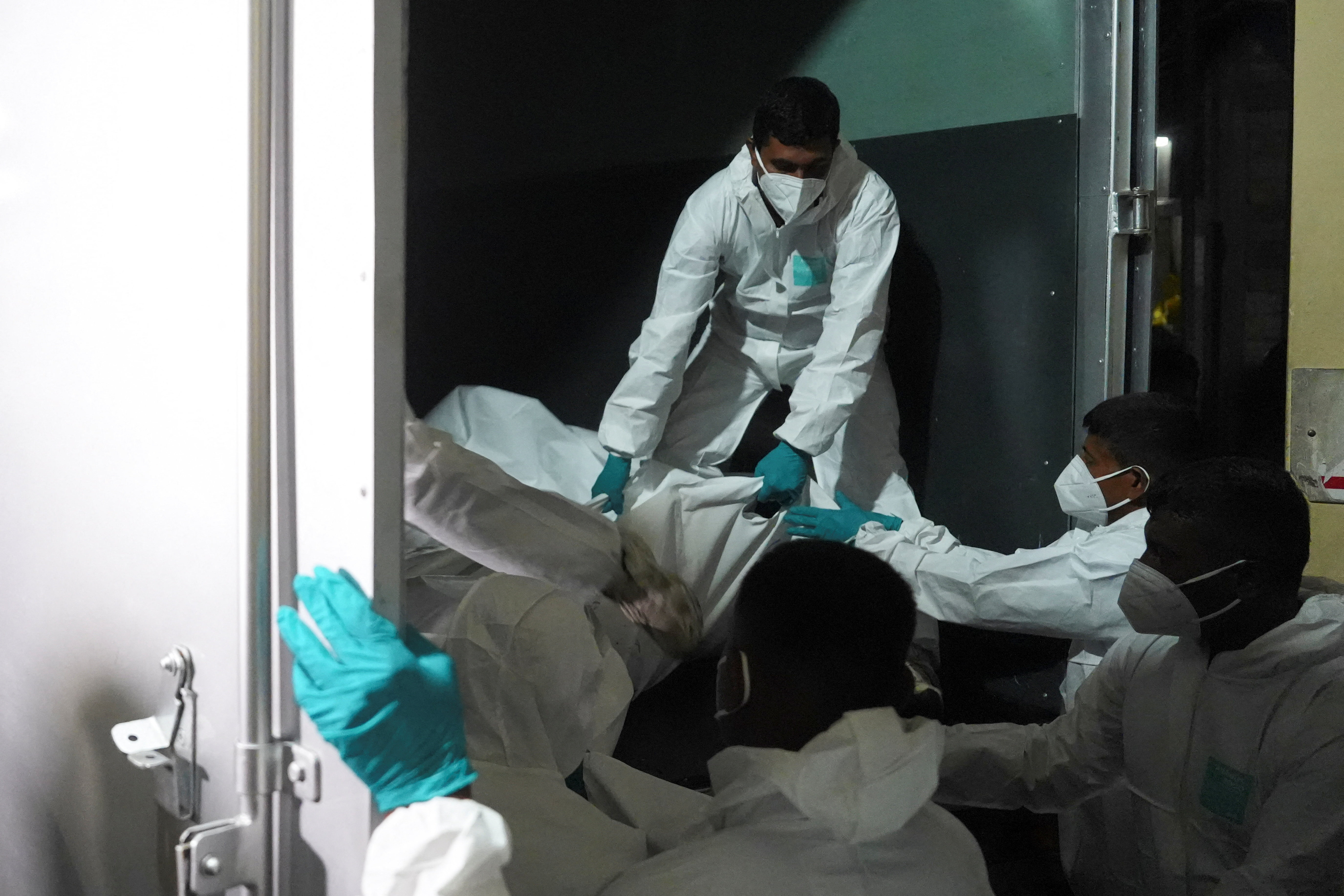 image US sub sinks Iranian warship off Sri Lanka, killing 87 and expanding war zone