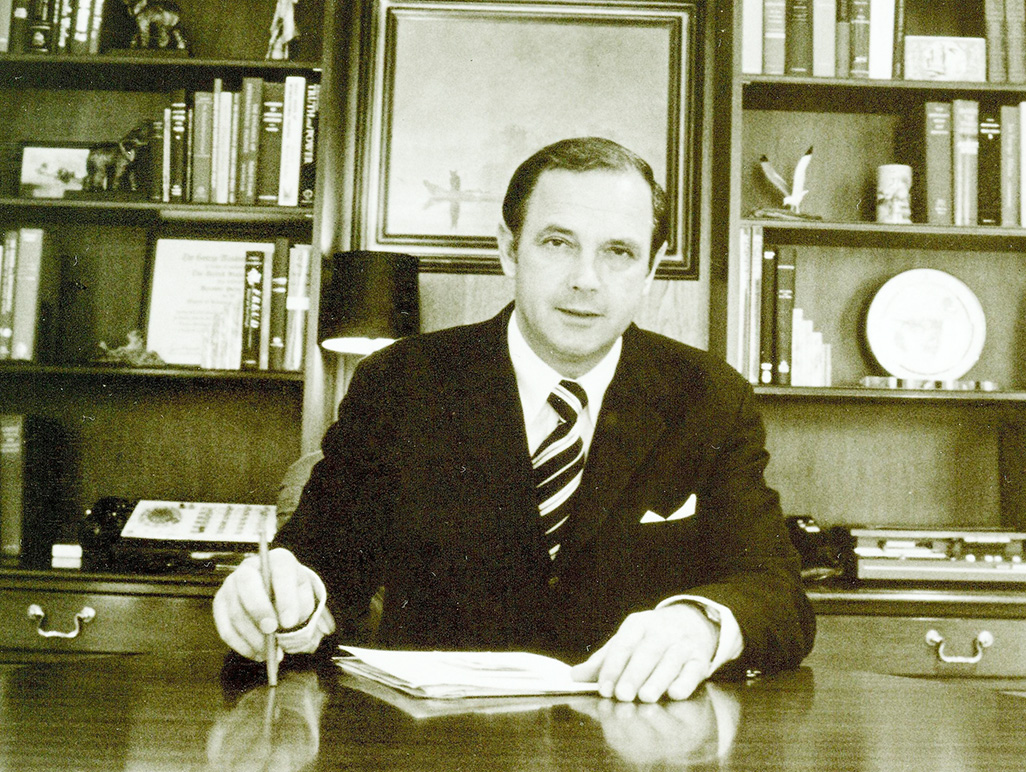 cover White House aide who exposed Nixon dead at  99