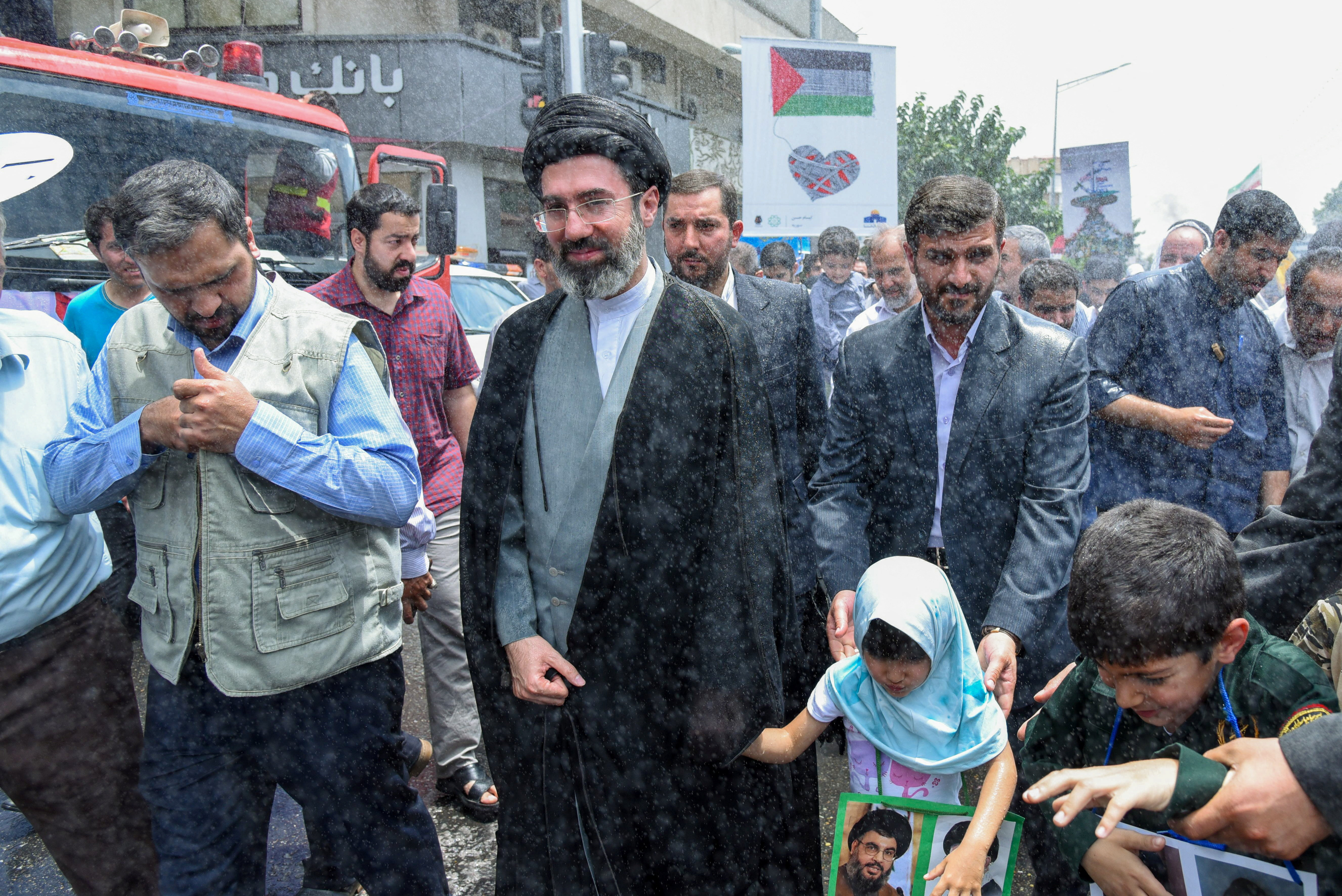 cover Netanyahu threatens Iran new leader, says government collapse uncertain