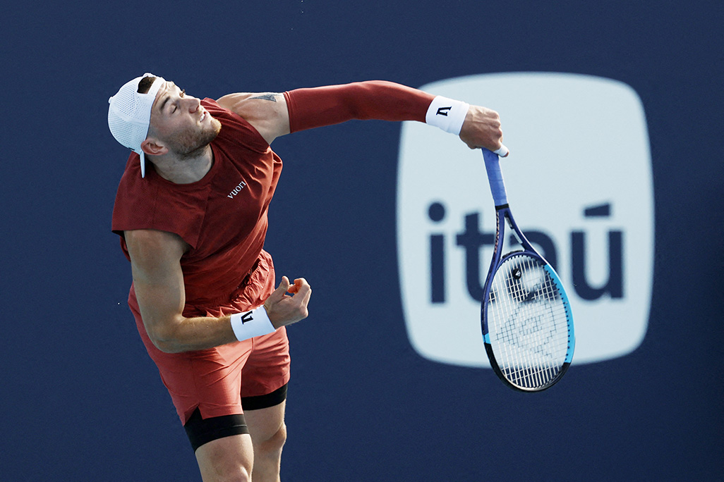 cover Draper exits while Alcaraz, Sabalenka advance at rain-hit Miami Open