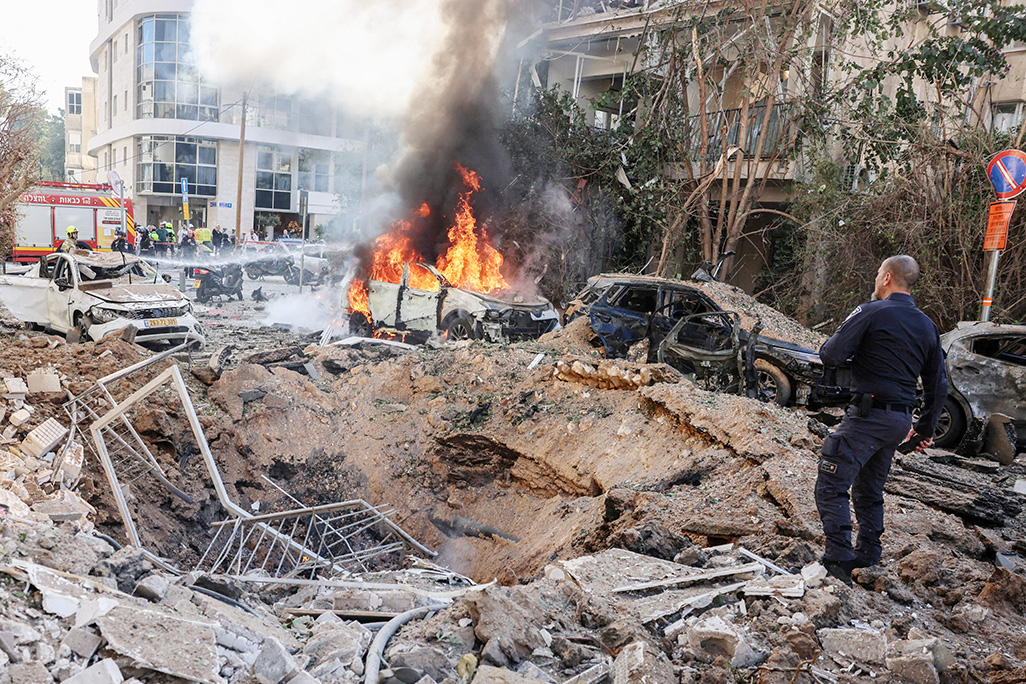 Iran rains missiles onto Israel and mocks Trump&#8217;s talk of joint control of strait