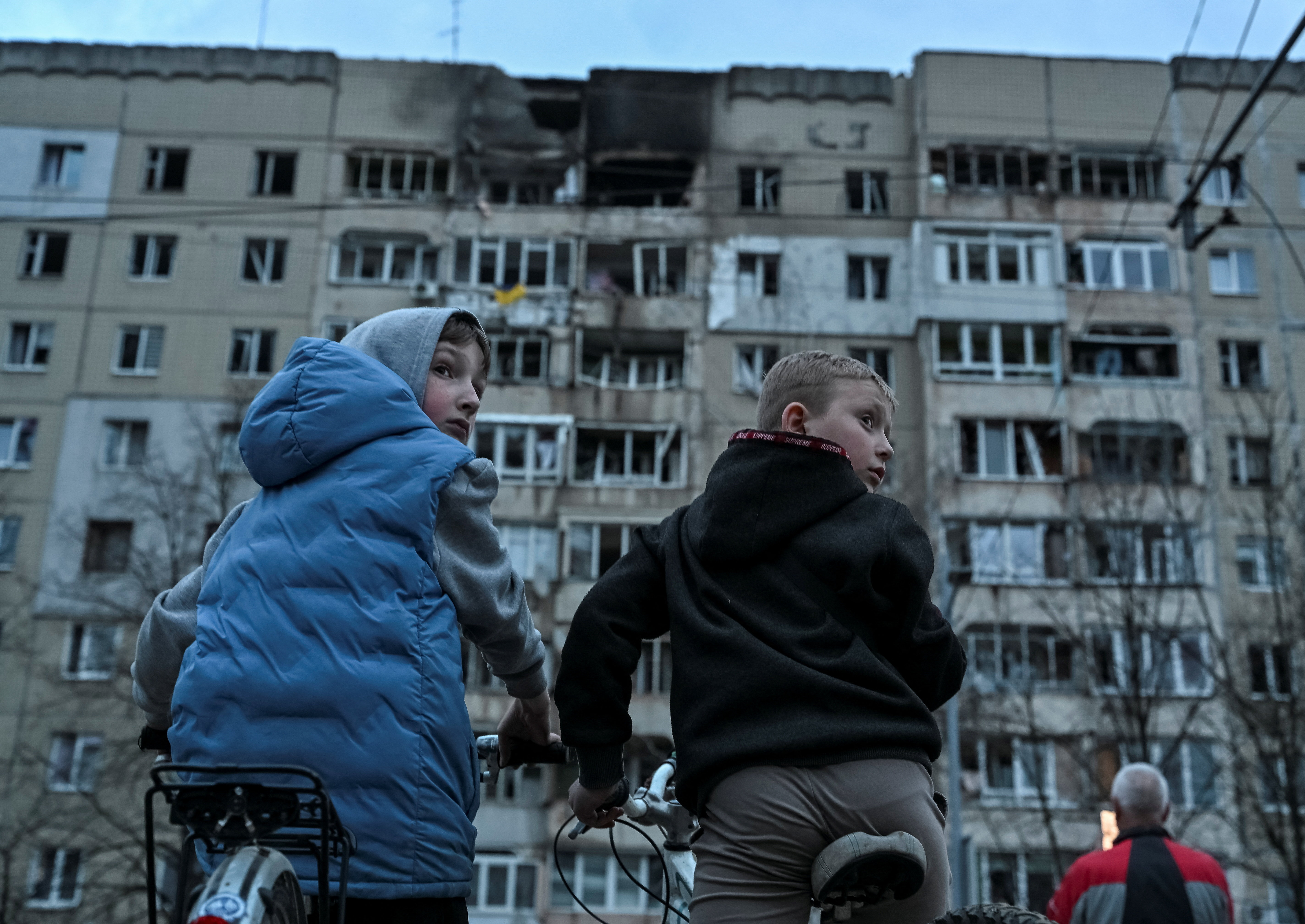 cover Russian attacks knock out power for thousands in Ukraine&#8217;s north