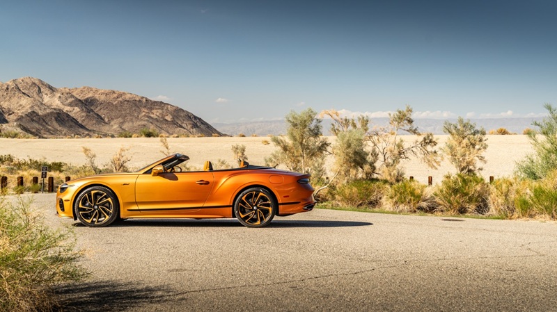 Bentley Rancho Mirage has received the first ‘Ombré by Mulliner’ Collection, featuring three different Bentley models each demonstrating a new Ombré paint scheme