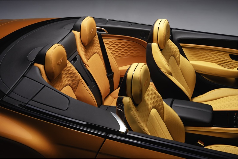 Bentley Rancho Mirage has received the first ‘Ombré by Mulliner’ Collection, featuring three different Bentley models each demonstrating a new Ombré paint scheme