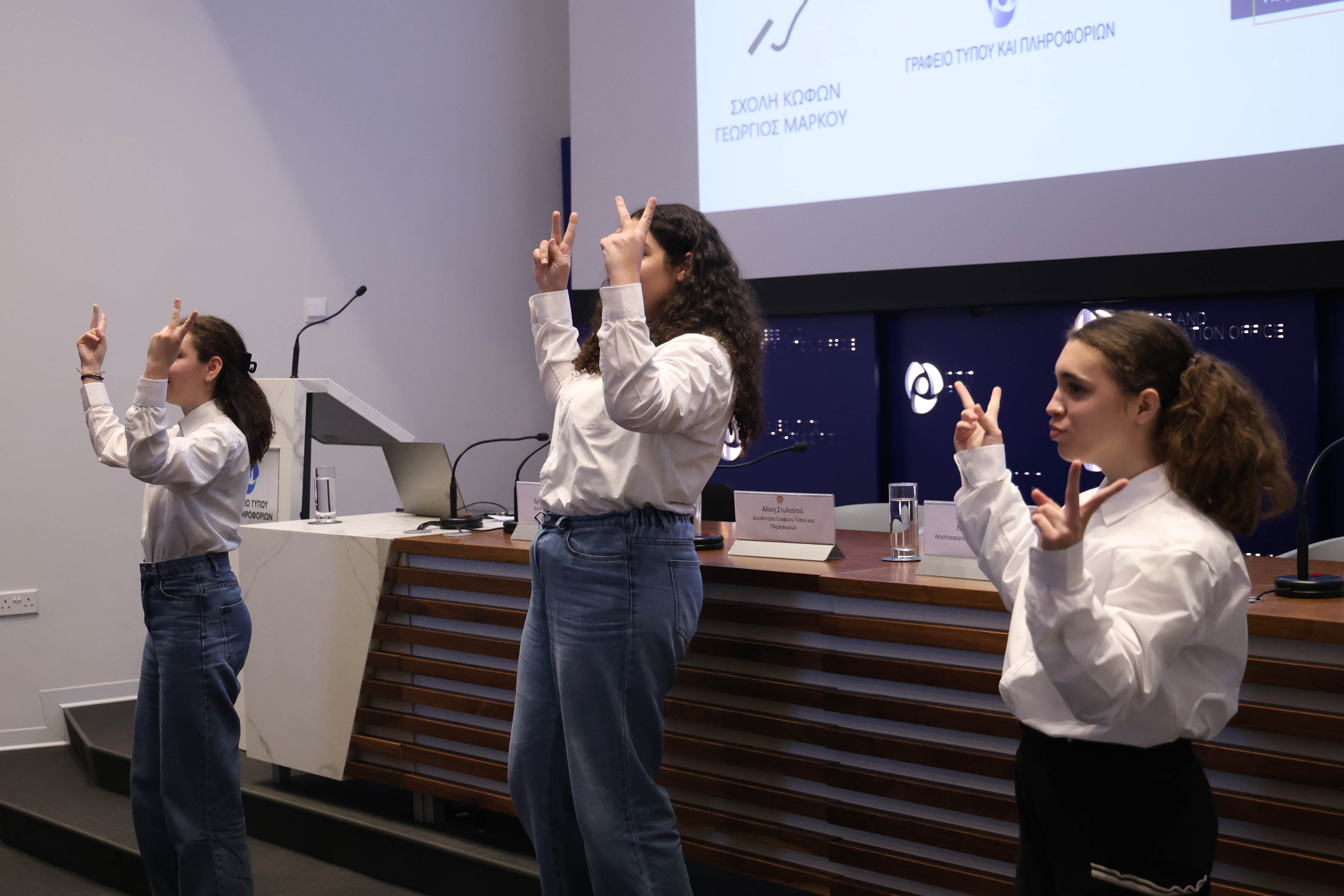 image Basic sign language ‘useful in avoiding conflict’