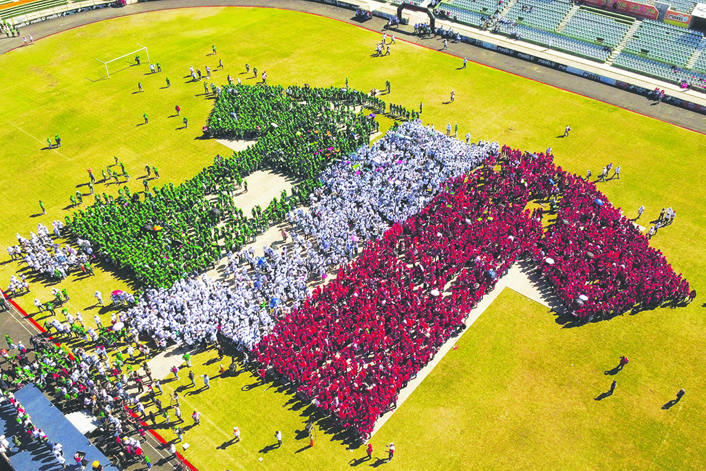Mexico breaks Guinness World Record for largest football class