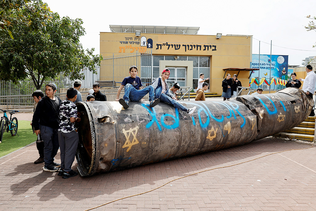 image Trump backs down on strikes on Iran&#8217;s power network, says US and Tehran holding talks