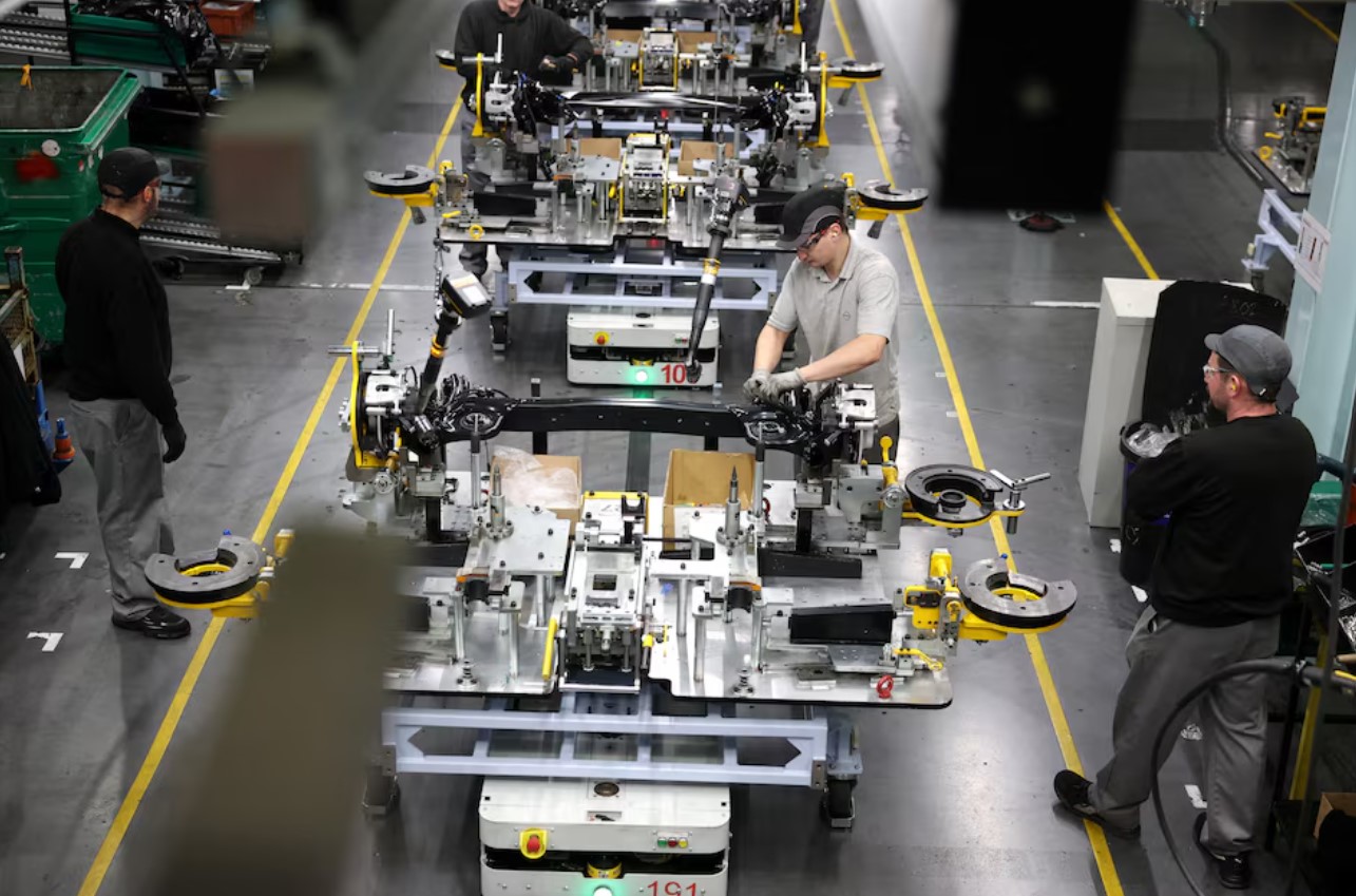 image UK export orders hit four-year high despite rising factory cost pressures