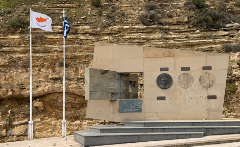 cover Man remanded in connection with bust theft from monument