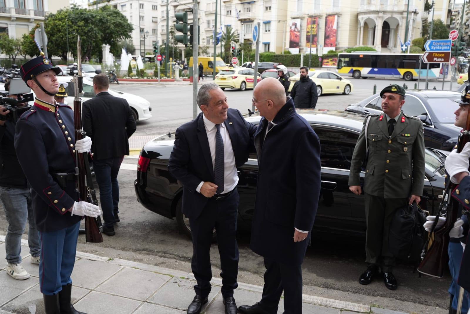 Defence ministers review Greek military presence in Cyprus, Kentavros system