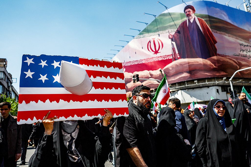 cover Trump urges Iran to sign a deal after report suggests US may extend blockade