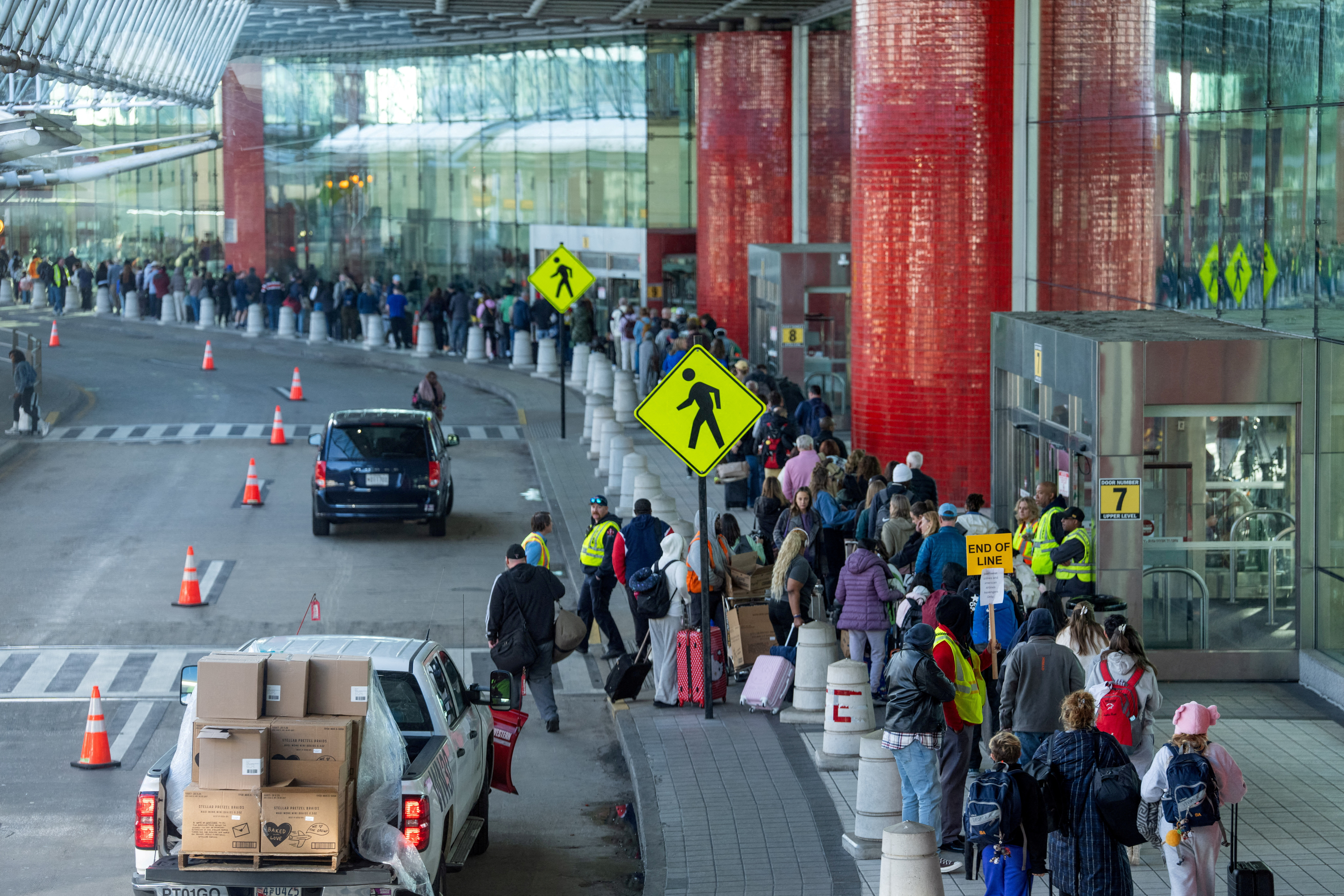 cover US warns it will run out of money to pay airport security workers in coming weeks