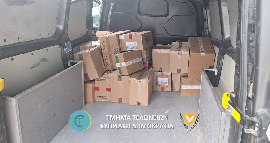 cover Van smuggling 130,000 cigarettes from north seized after police pursuit