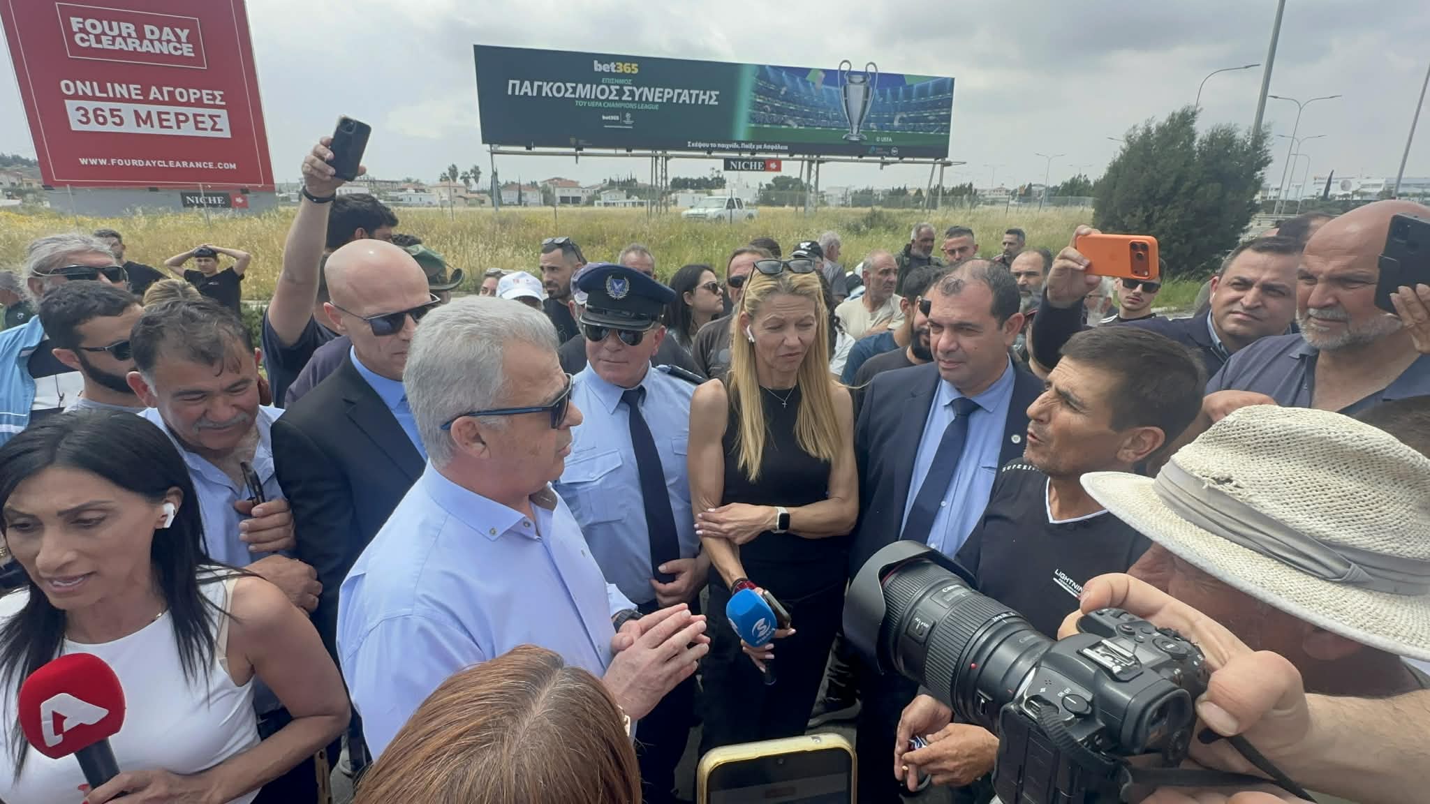 cover Tense exchange at farmers’ protest as Fitiris intervenes amid road closures