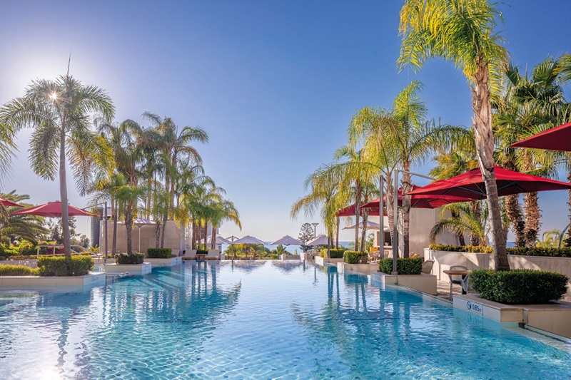 cover Four Seasons, Amathus Beach hotels shine at BA Holidays Customer Excellence Awards
