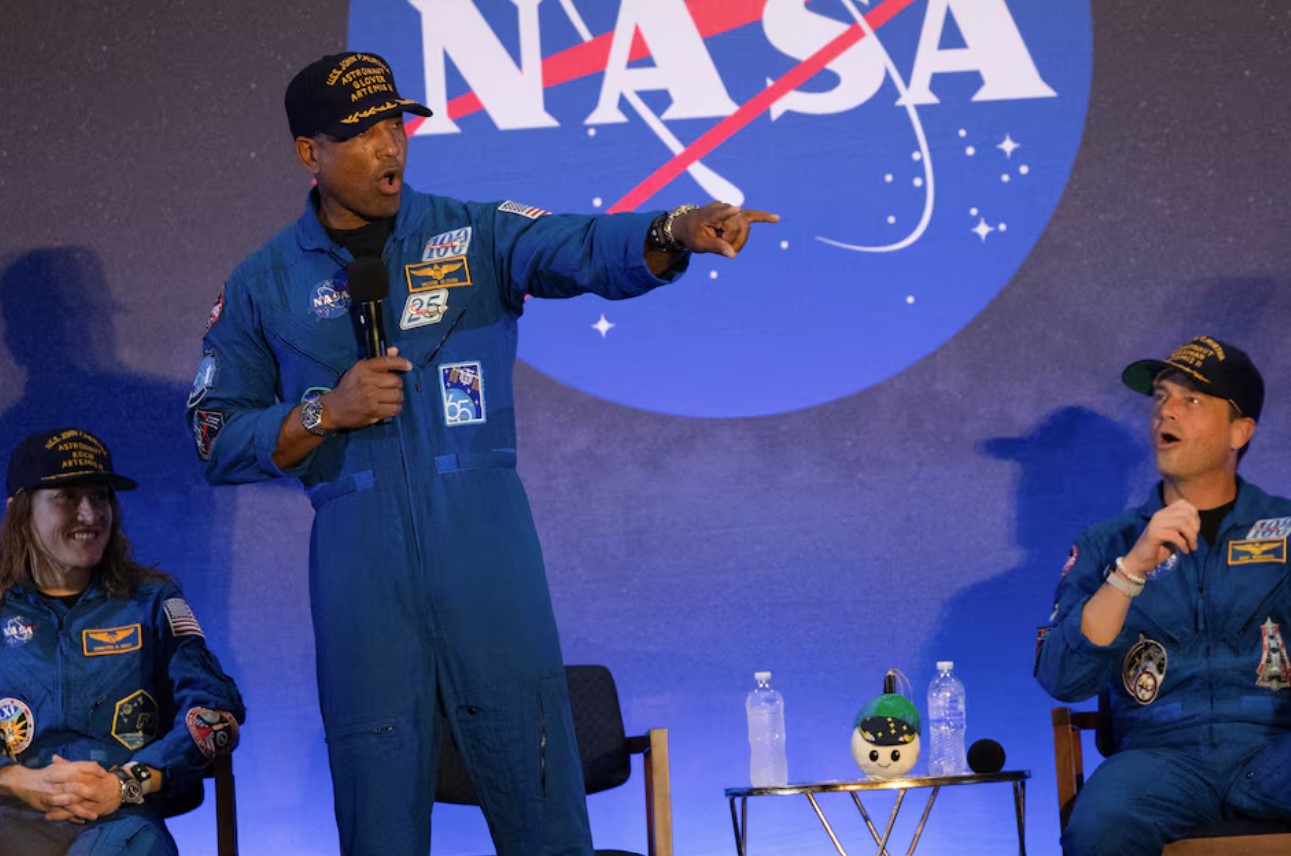 cover Circling the moon, a Black astronaut inspires millions 