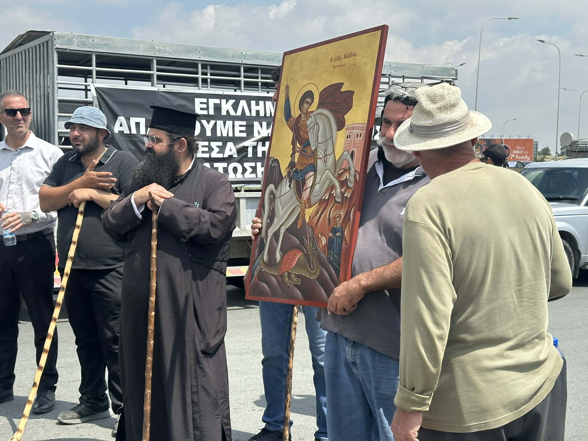 Farmers give president ultimatum as EU leaders arrive for informal council