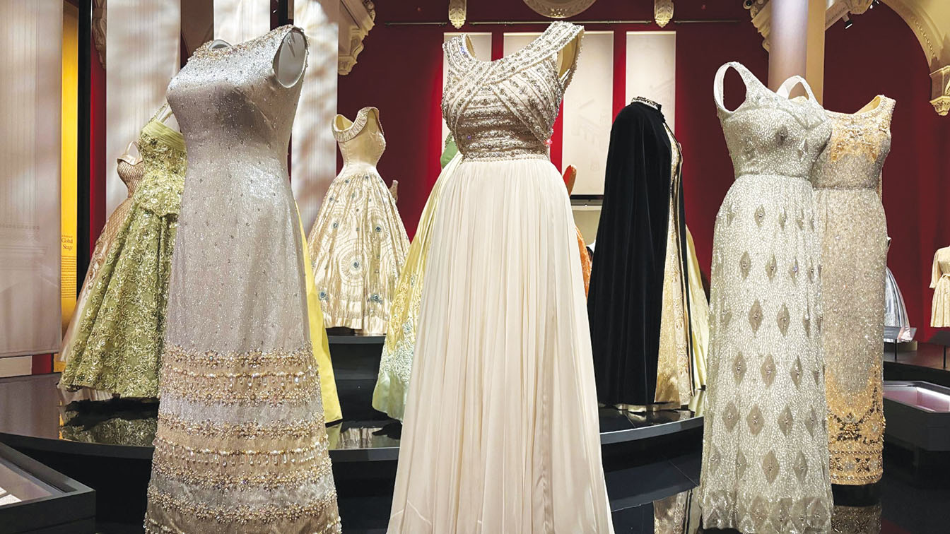 cover Queen Elizabeth II: Her Life in Style
