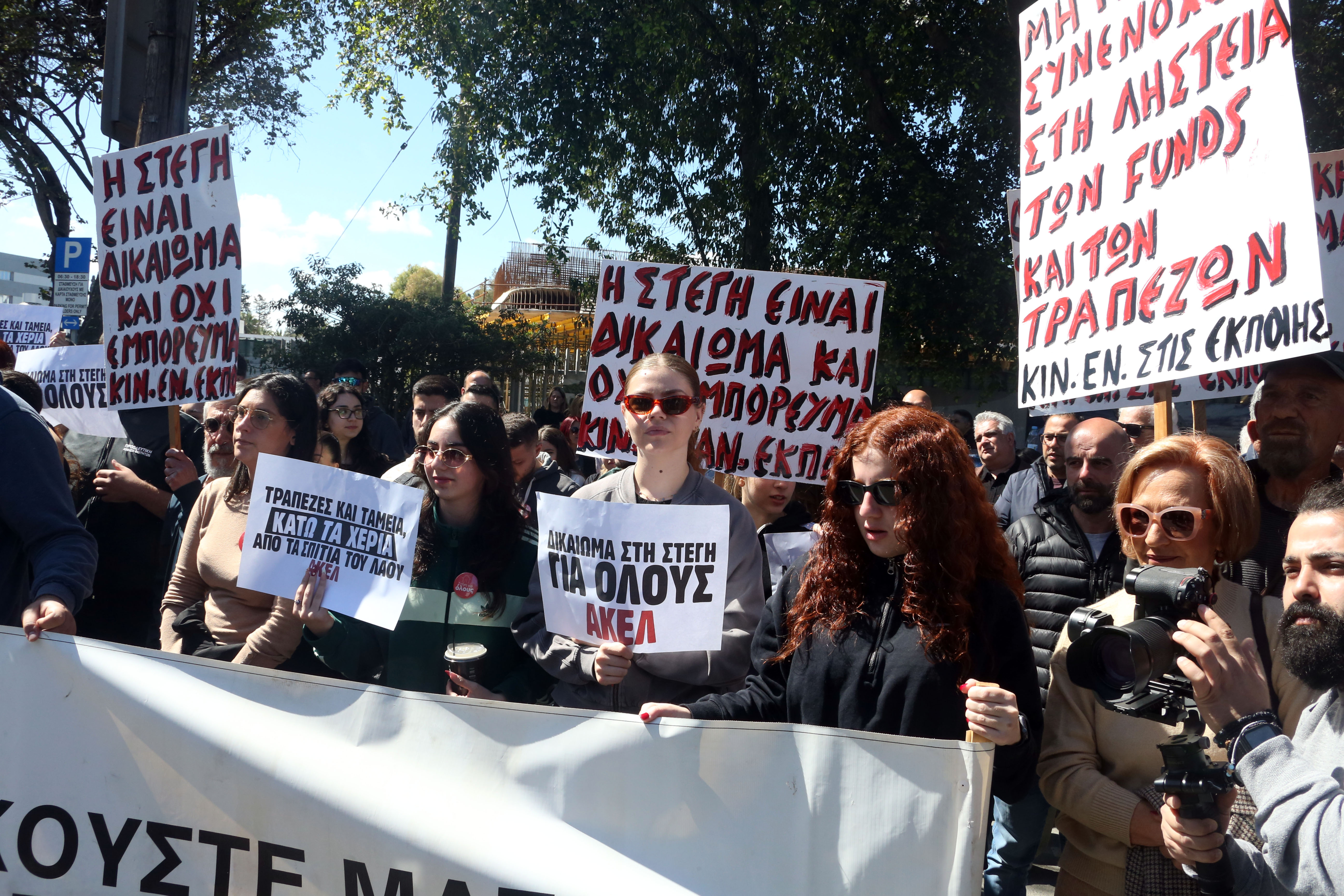 cover House regulates foreclosures in tense plenum