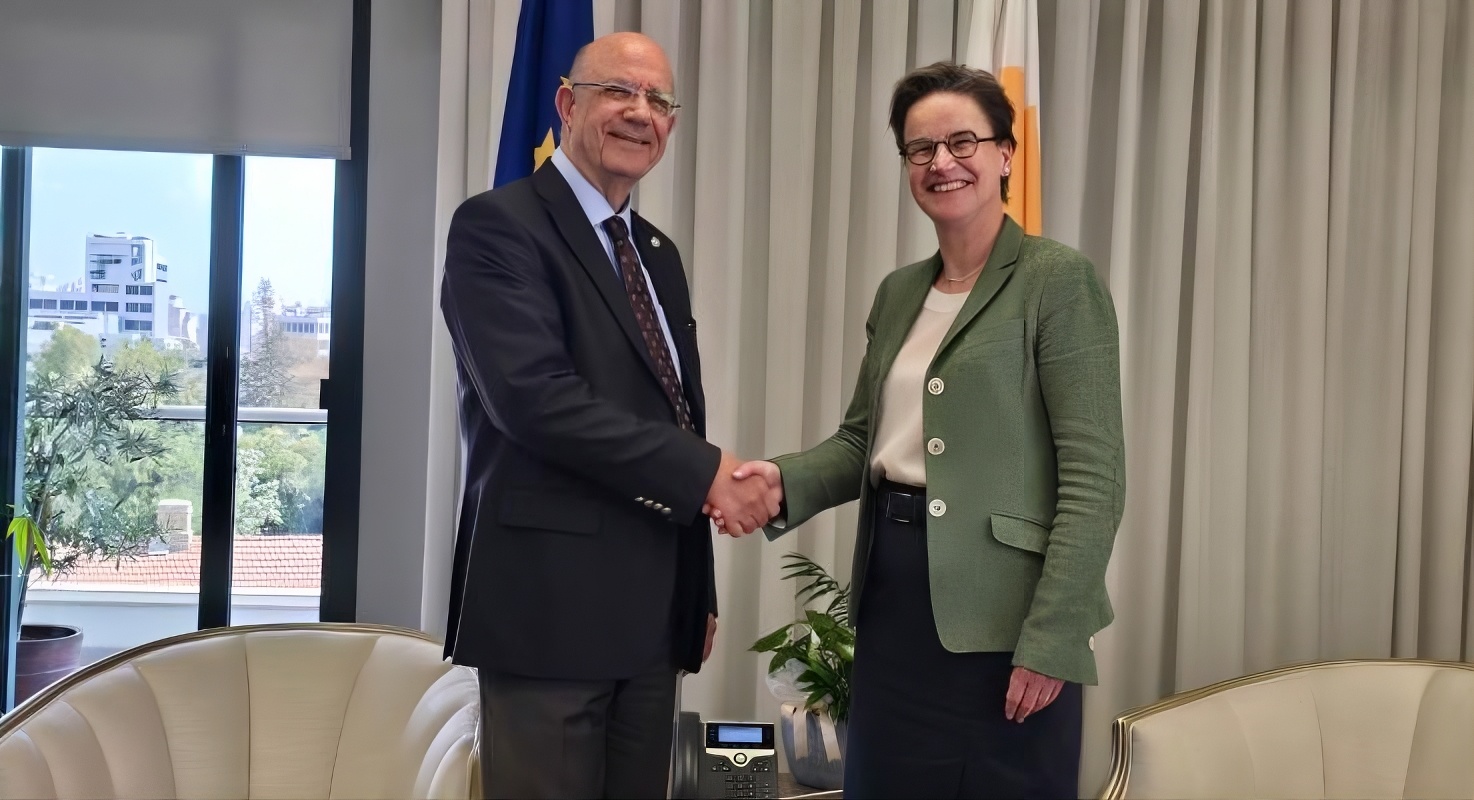 cover Finance minister and ESMA chief discuss EU stability