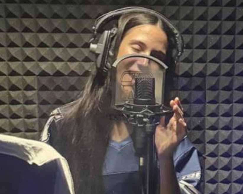 image A minute with: Ciara Economopoulos (Ciarae) Singer