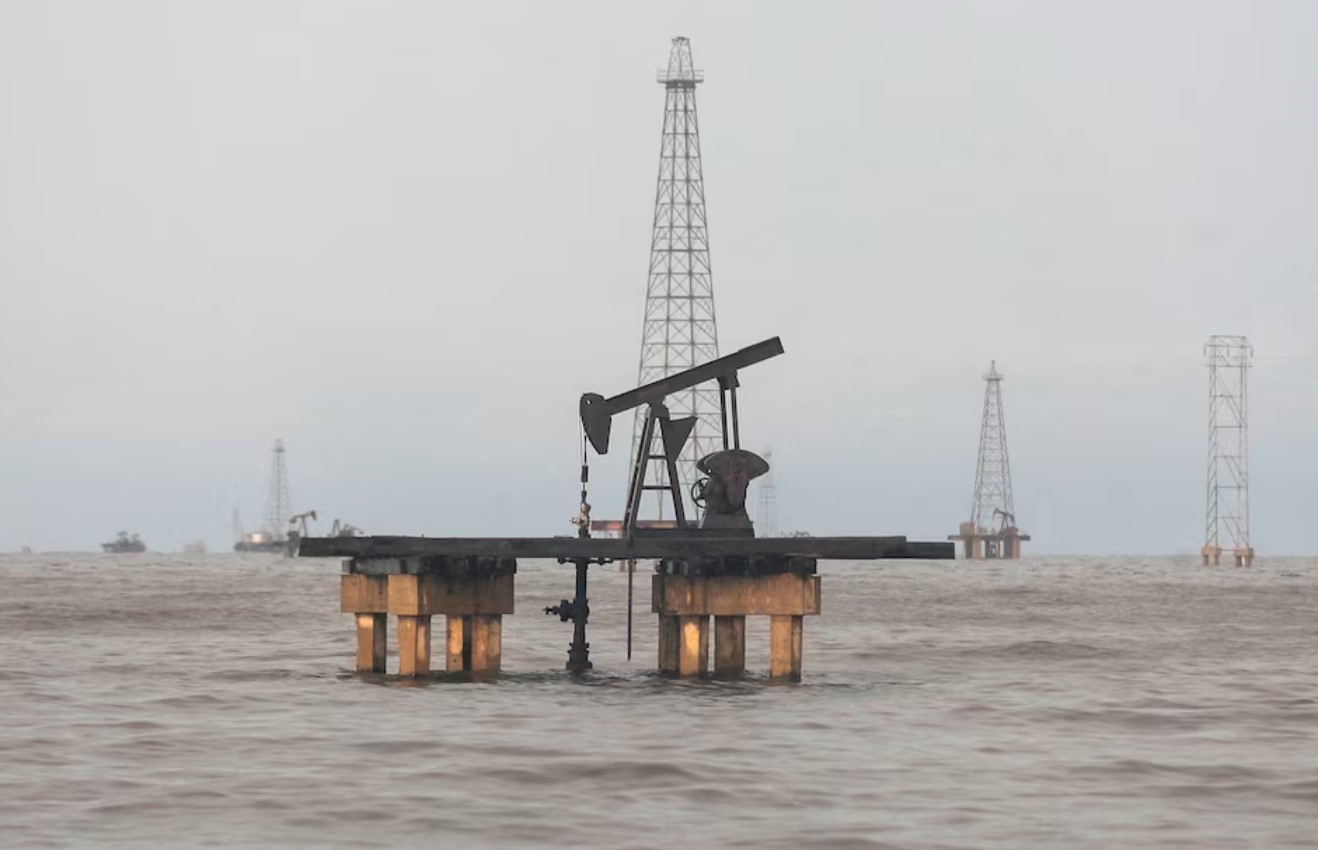 cover Oil rigs pulled from storage as Venezuela eyes 1.3m barrels a day