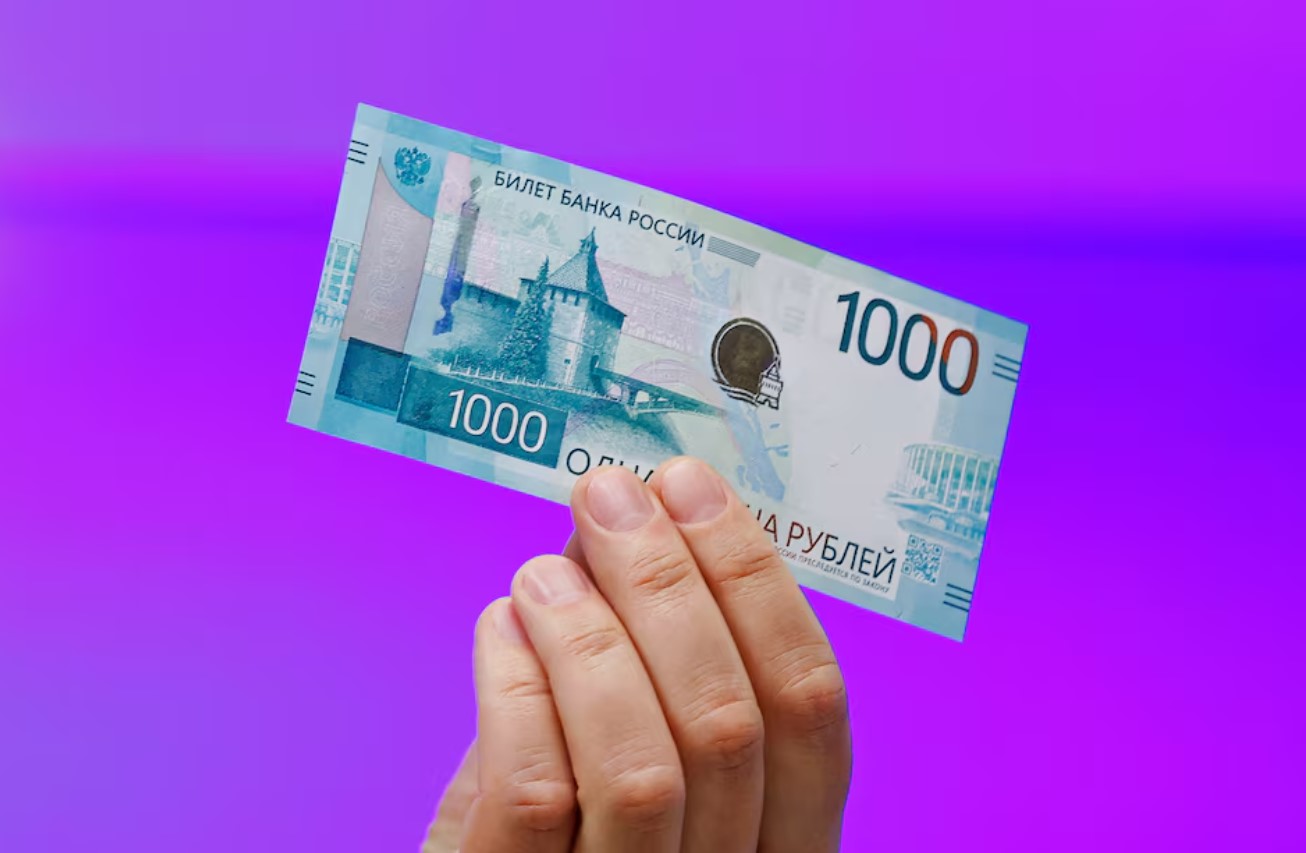 image Russia considers early return to forex market as rouble rallies