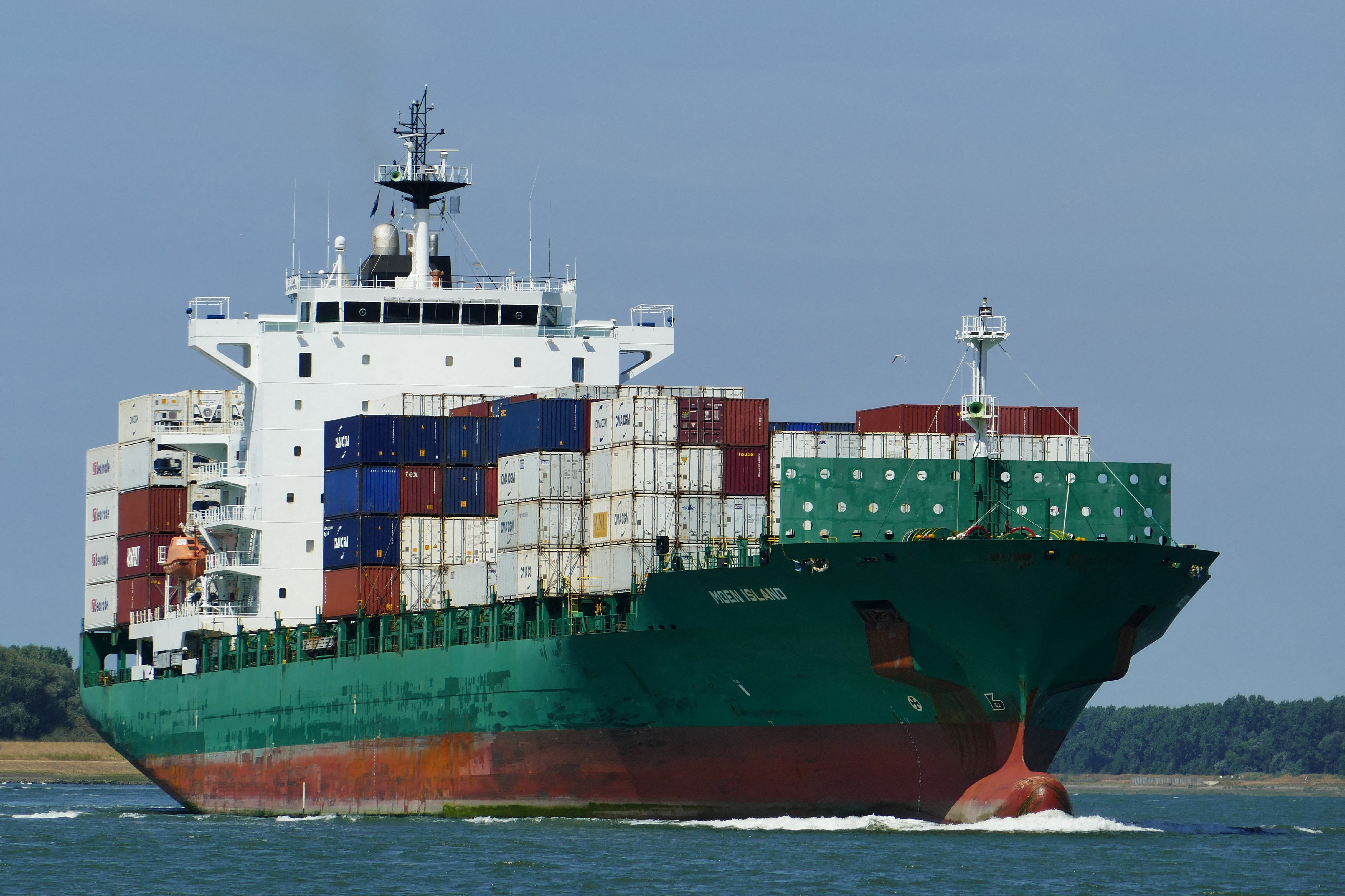 cover French vessel hit in Strait of Hormuz, many crew members injured