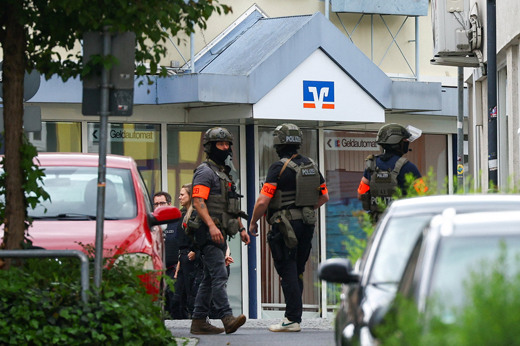 image Hostages in German bank branch released but suspect at large