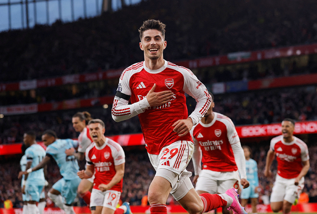 image Arsenal close in on title with narrow win over Burnley