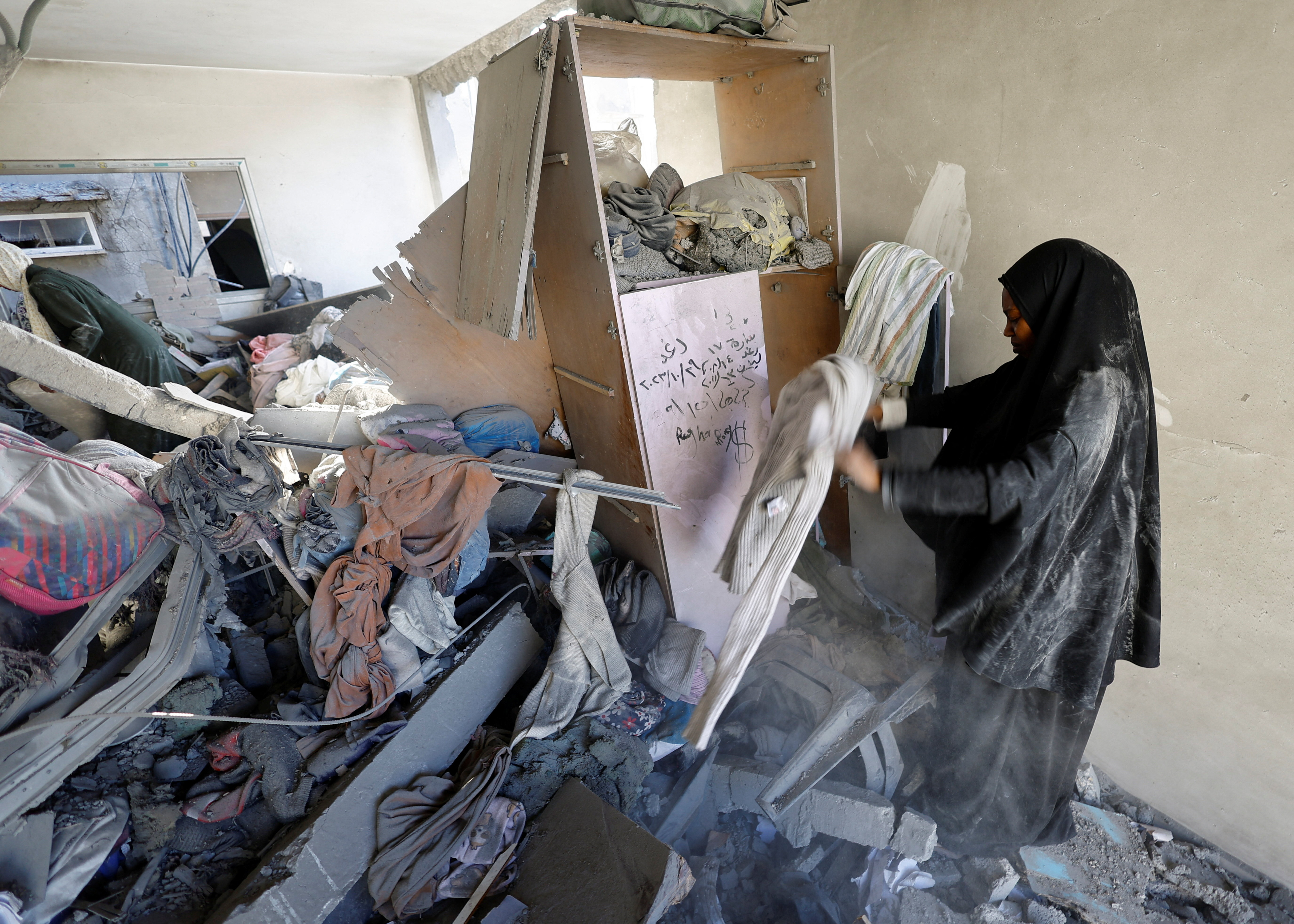 image Israeli fire kills boy in Gaza as witnesses report increase in orders to flee