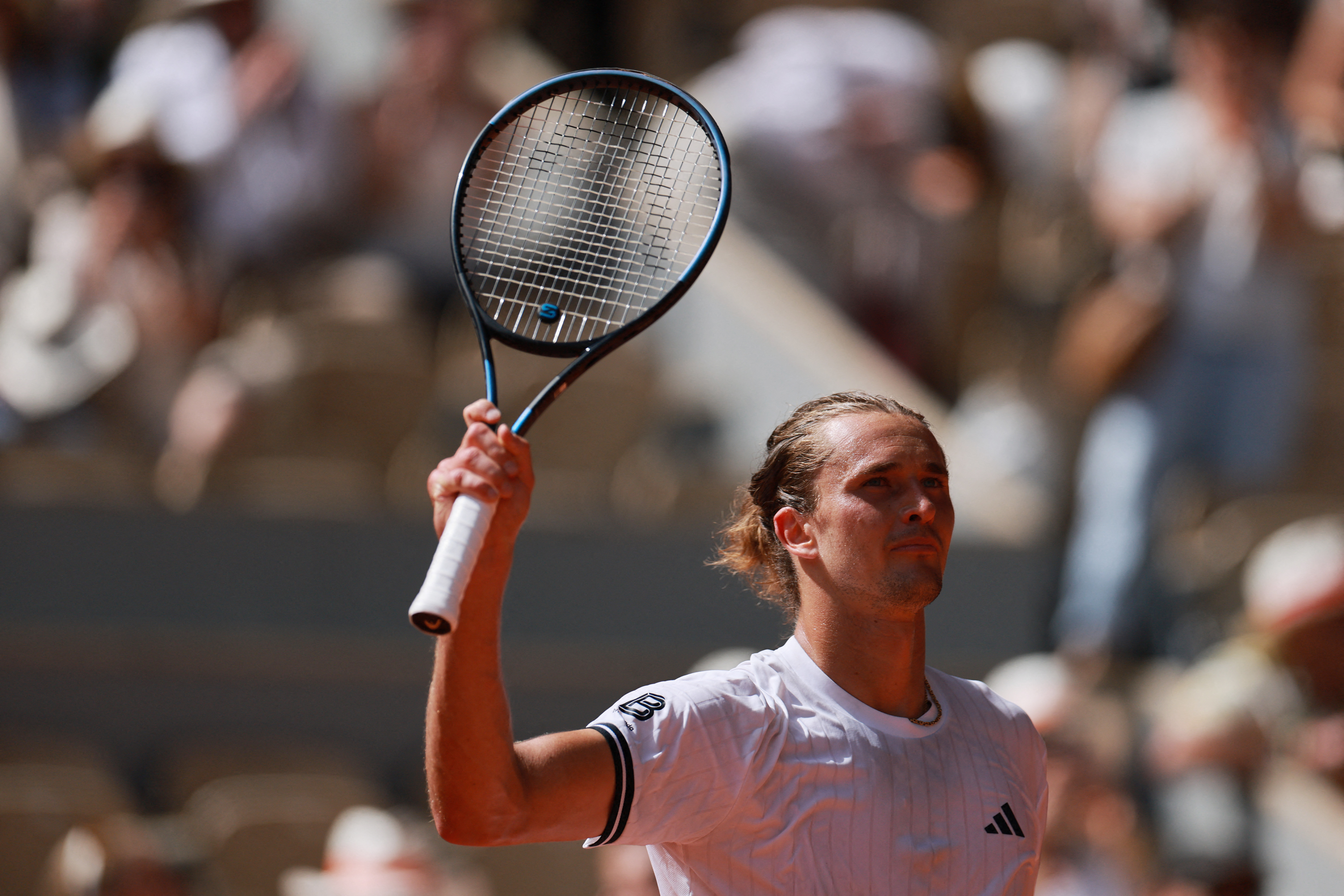 cover Zverev in cruise control as French Open starts under blazing sun