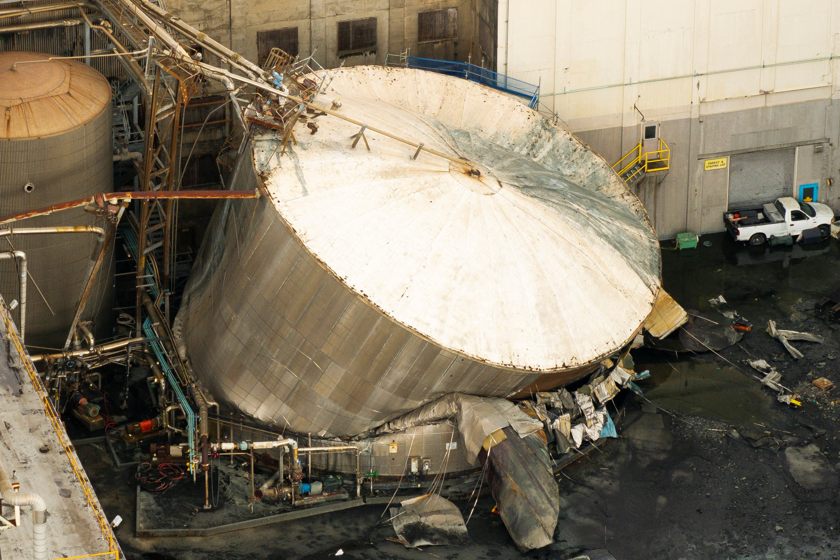 cover Chemical tank rupture in Washington state causes one death, multiple injuries