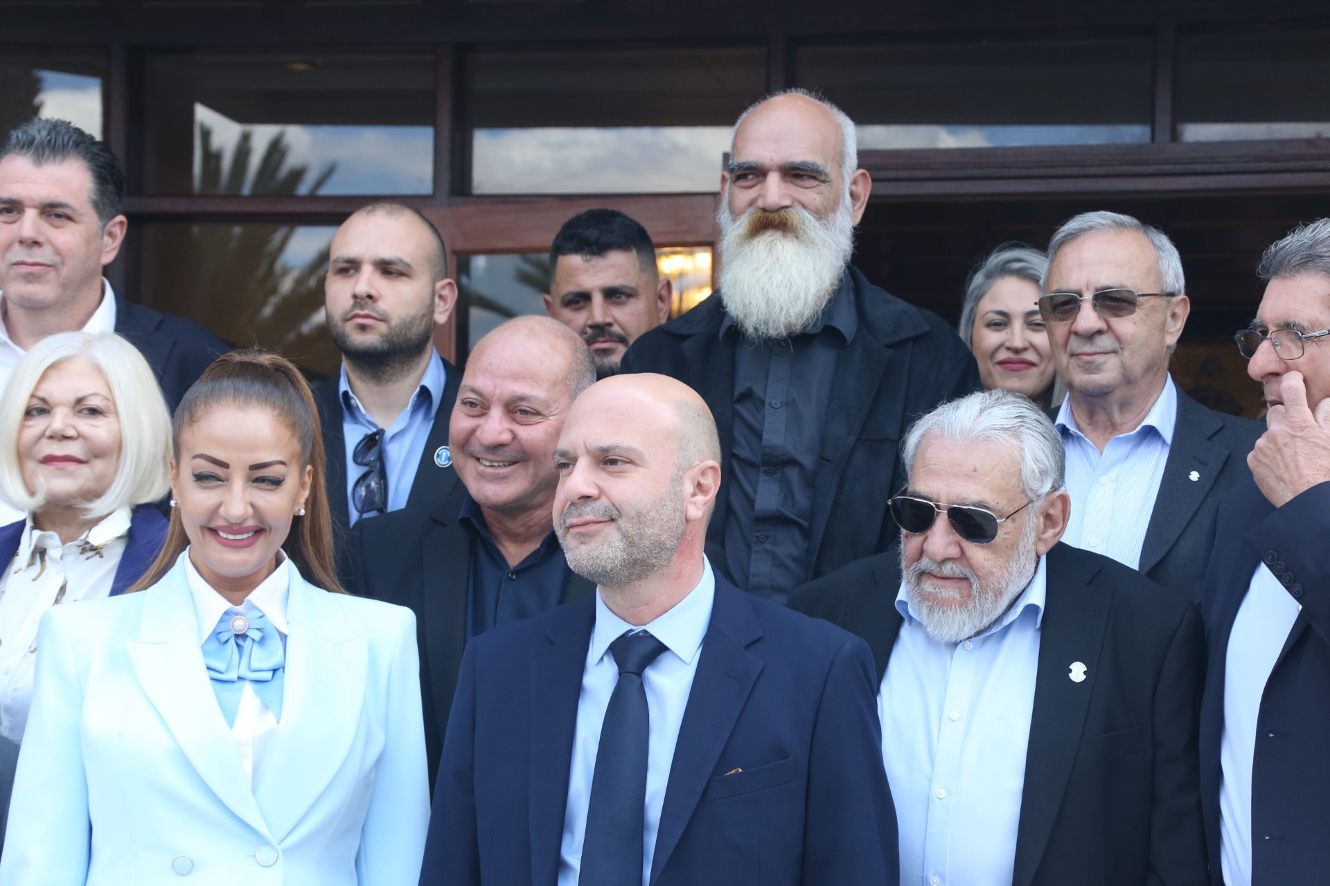 cover Elam remains in third place despite polling dip