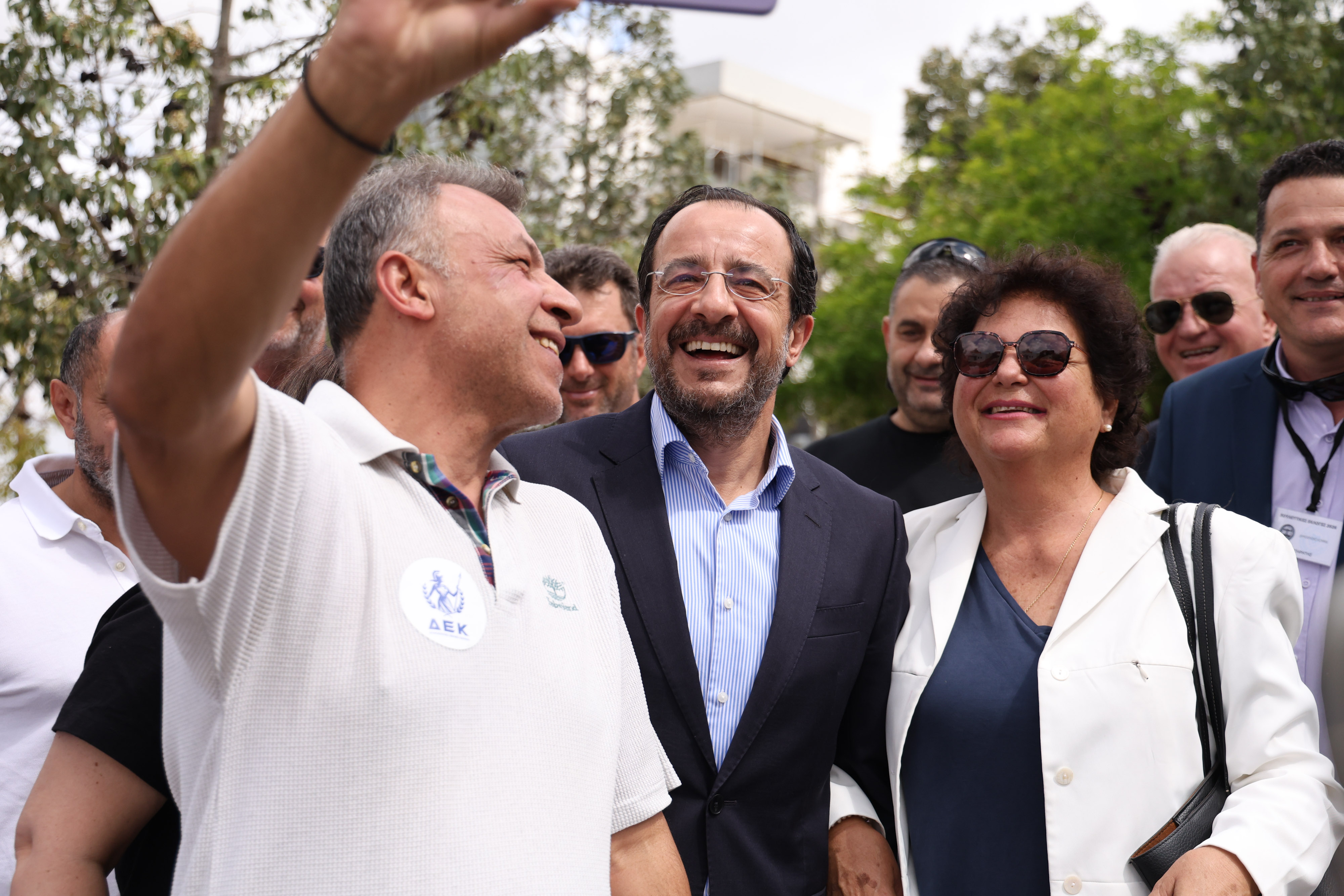 cover Old parties defy new challengers