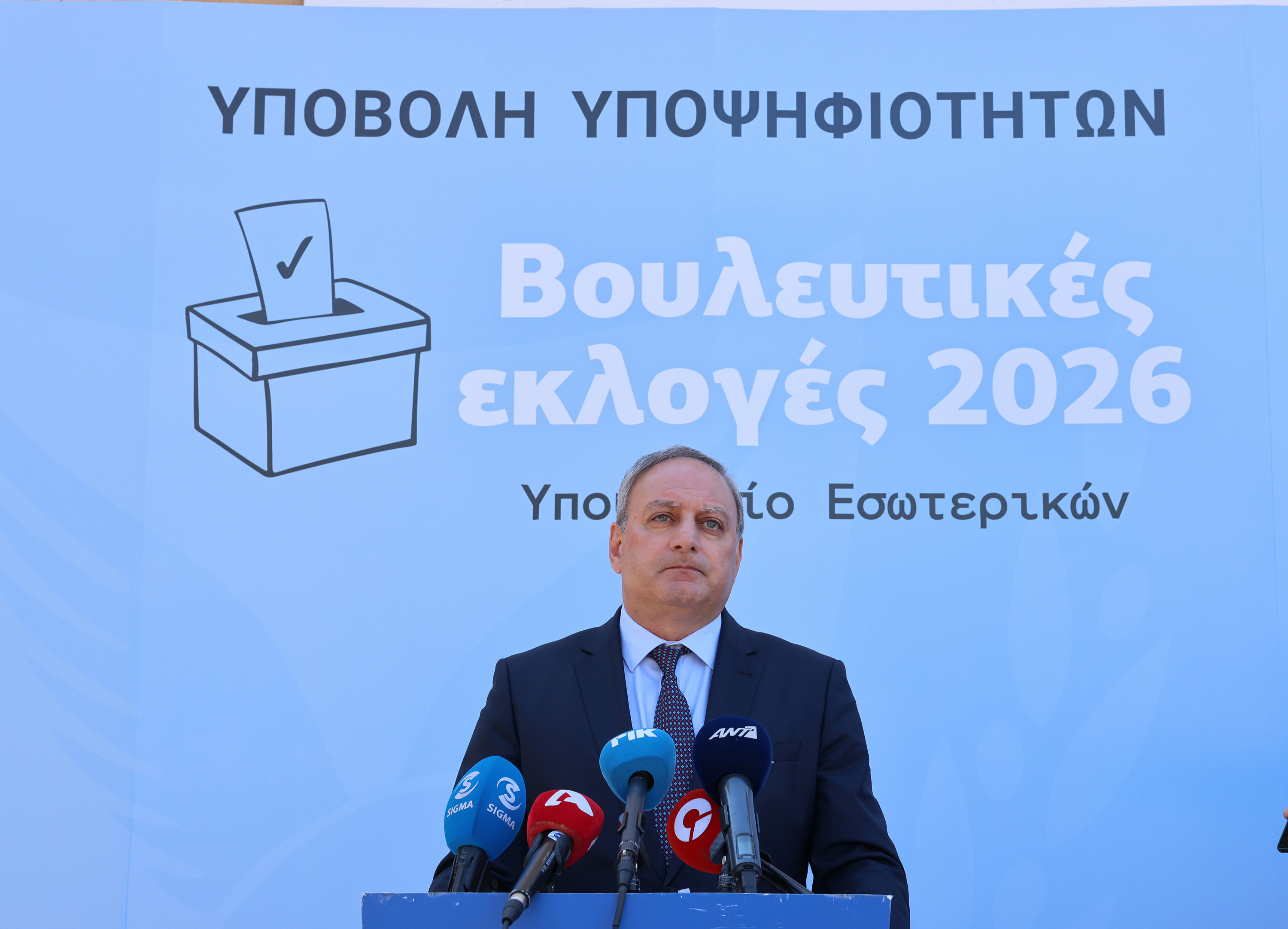 cover Akel leader Stefanou files candidacy in Nicosia