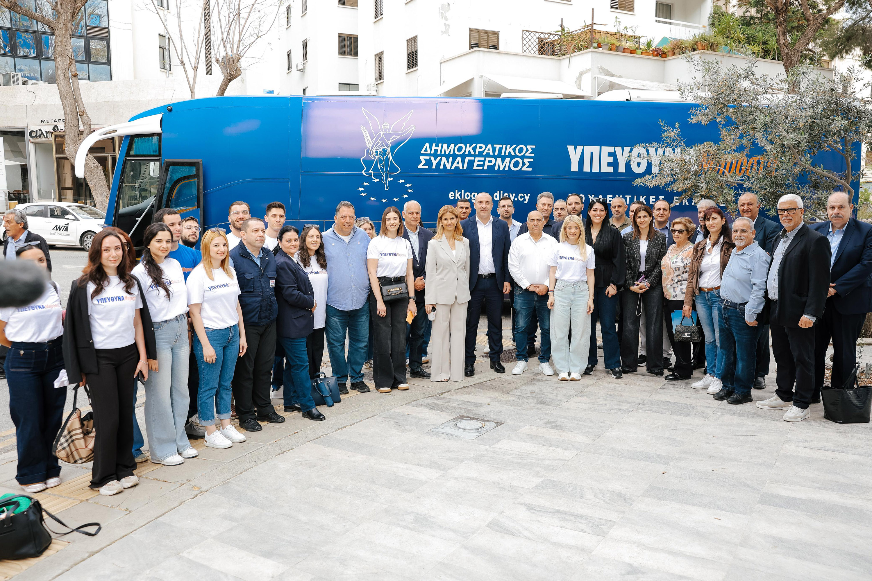 cover Disy unveils election campaign battle bus