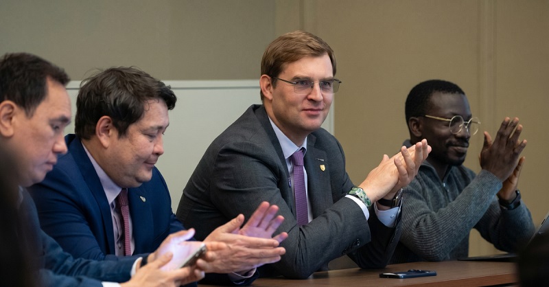 Timur Turlov presents Freedom case at Stanford Graduate School of Business