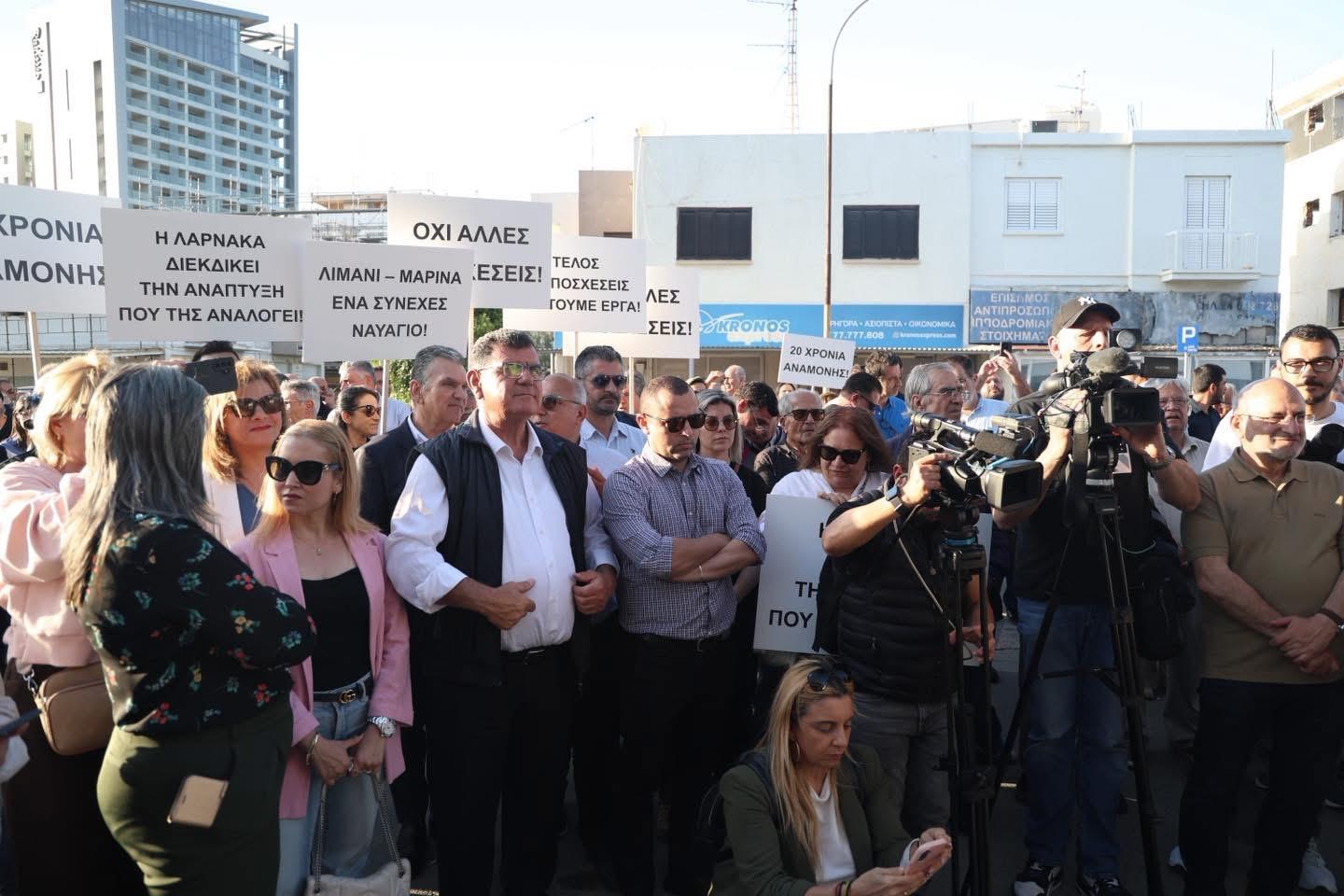 Larnaca, Vyras, protest, Larnaca marina, port,