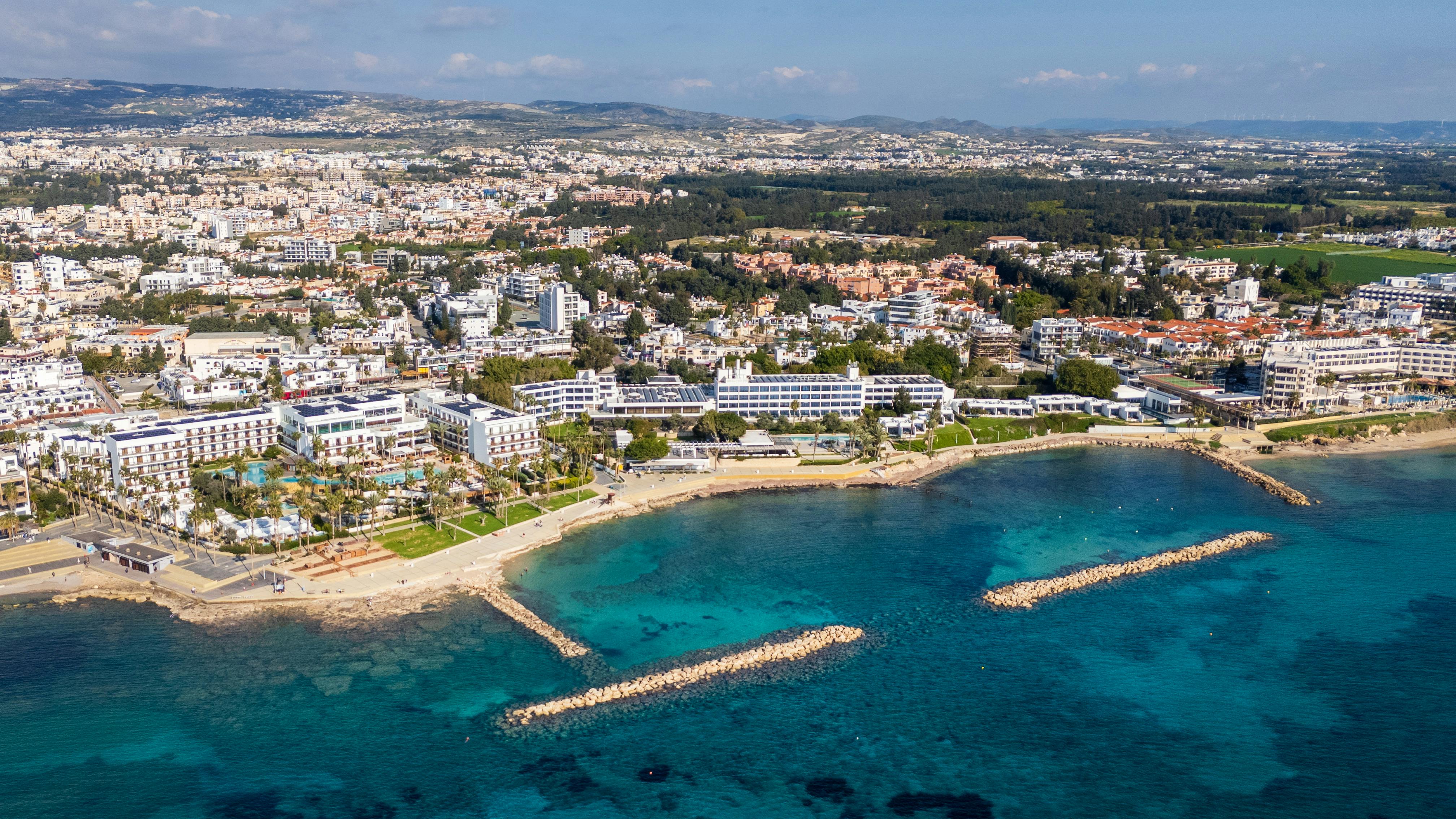 cover Cyprus Business Now: Bank of Cyprus, shipping, housing, Skroutz, shipping, Cyta