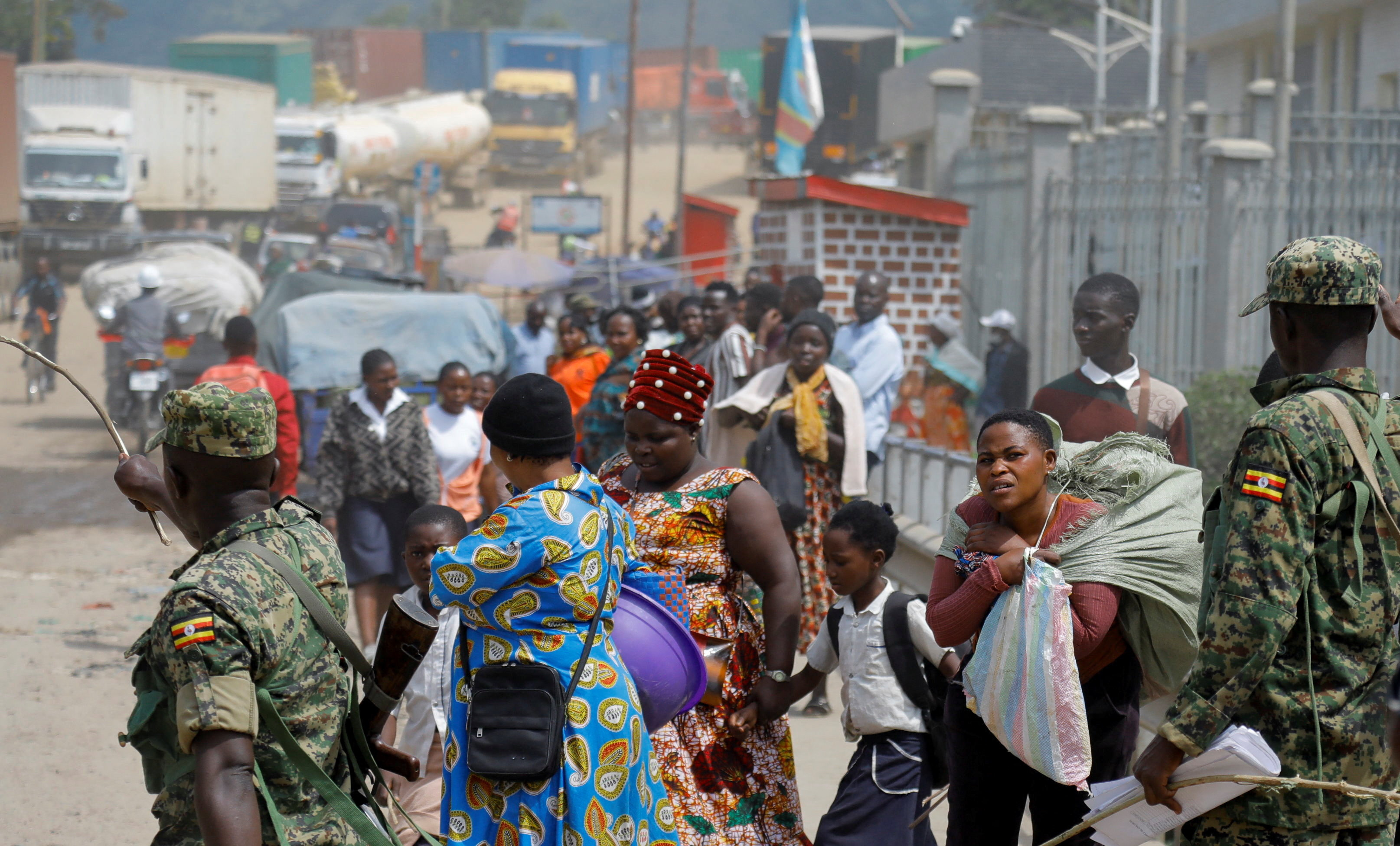 cover WHO reports 906 suspected cases and 223 suspected deaths from Bundibugyo strain of Ebola