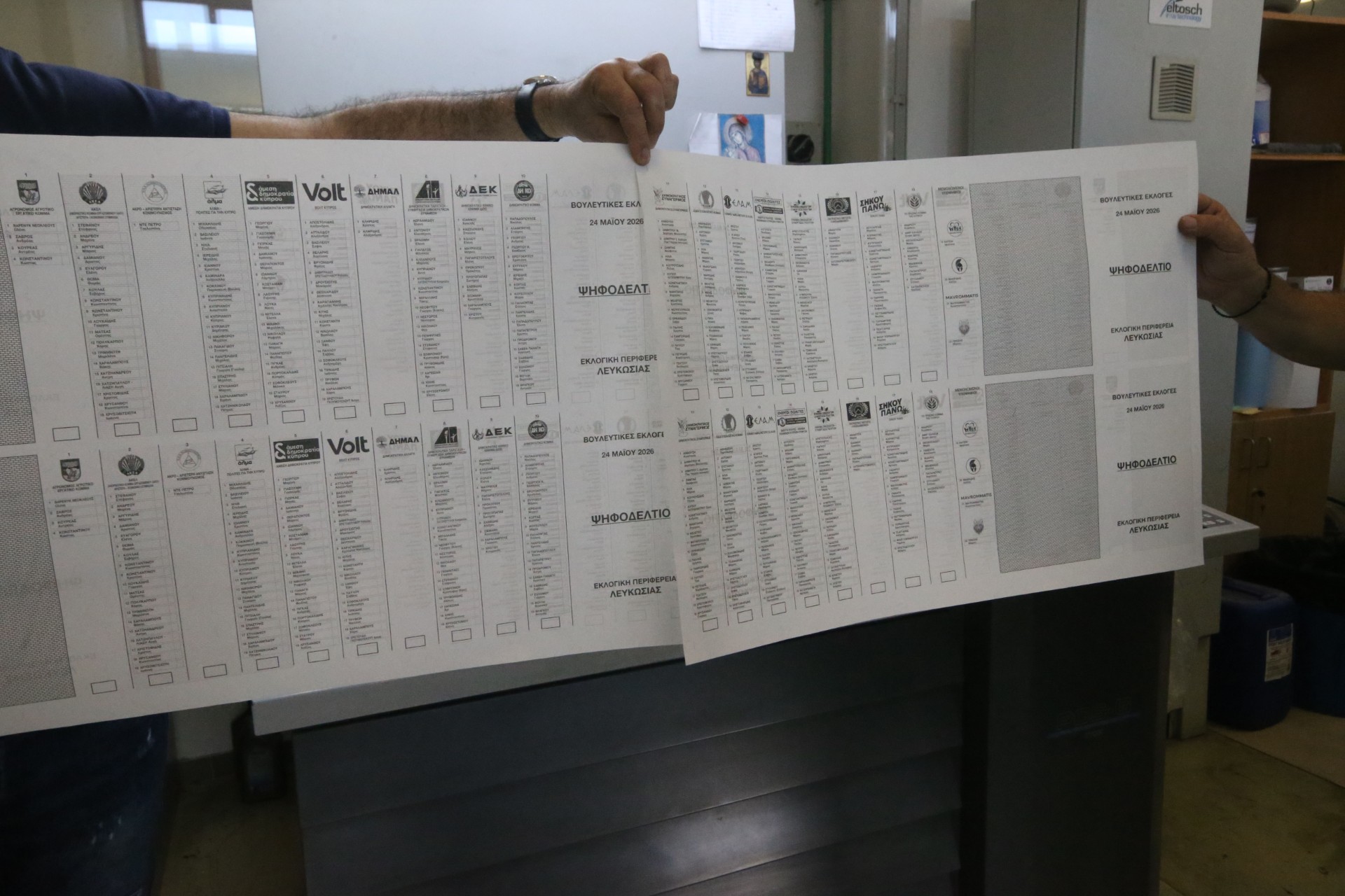 Voters to choose between bewildering array of parties