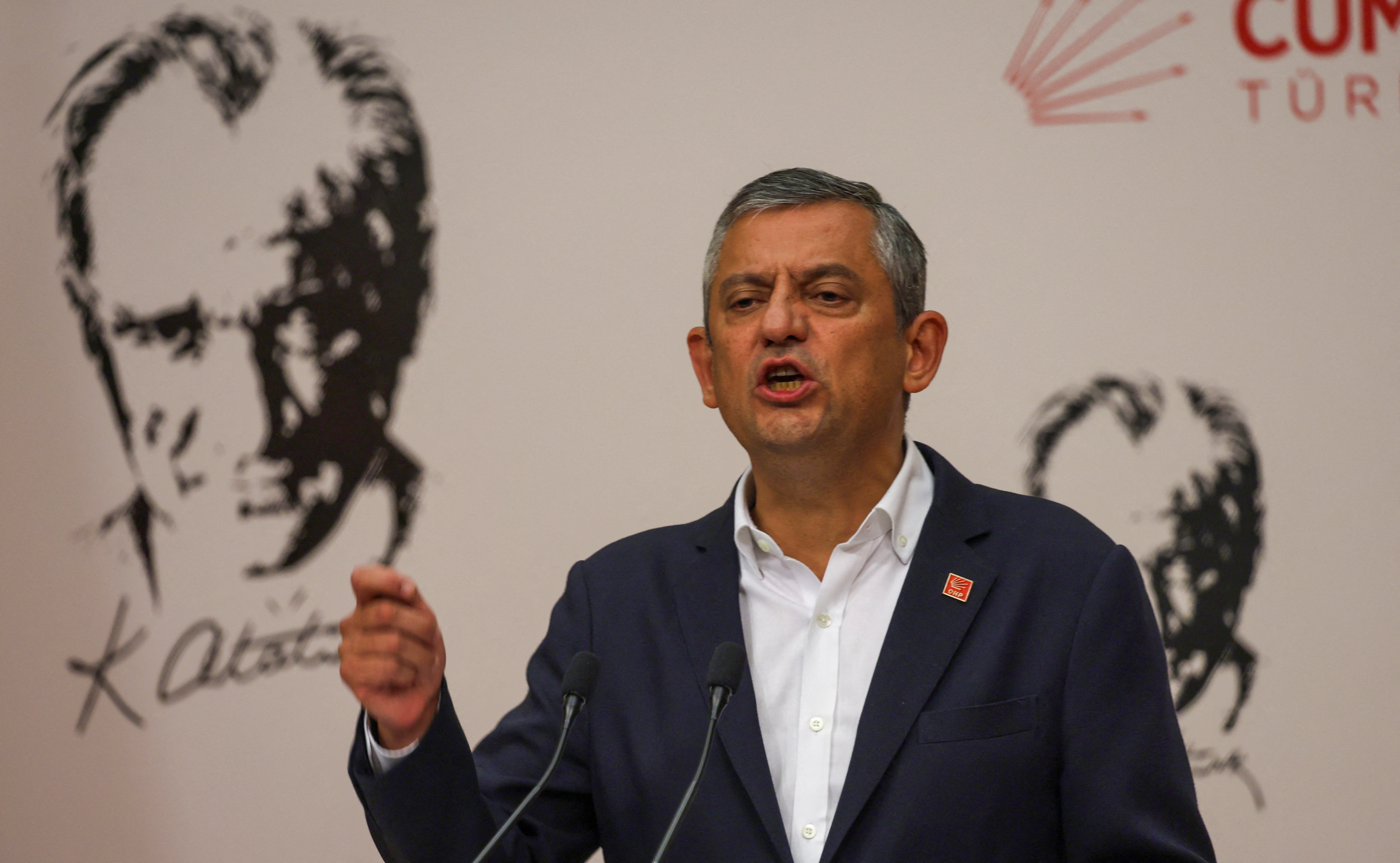 image Turkish court ousts opposition leader, deepening political crisis